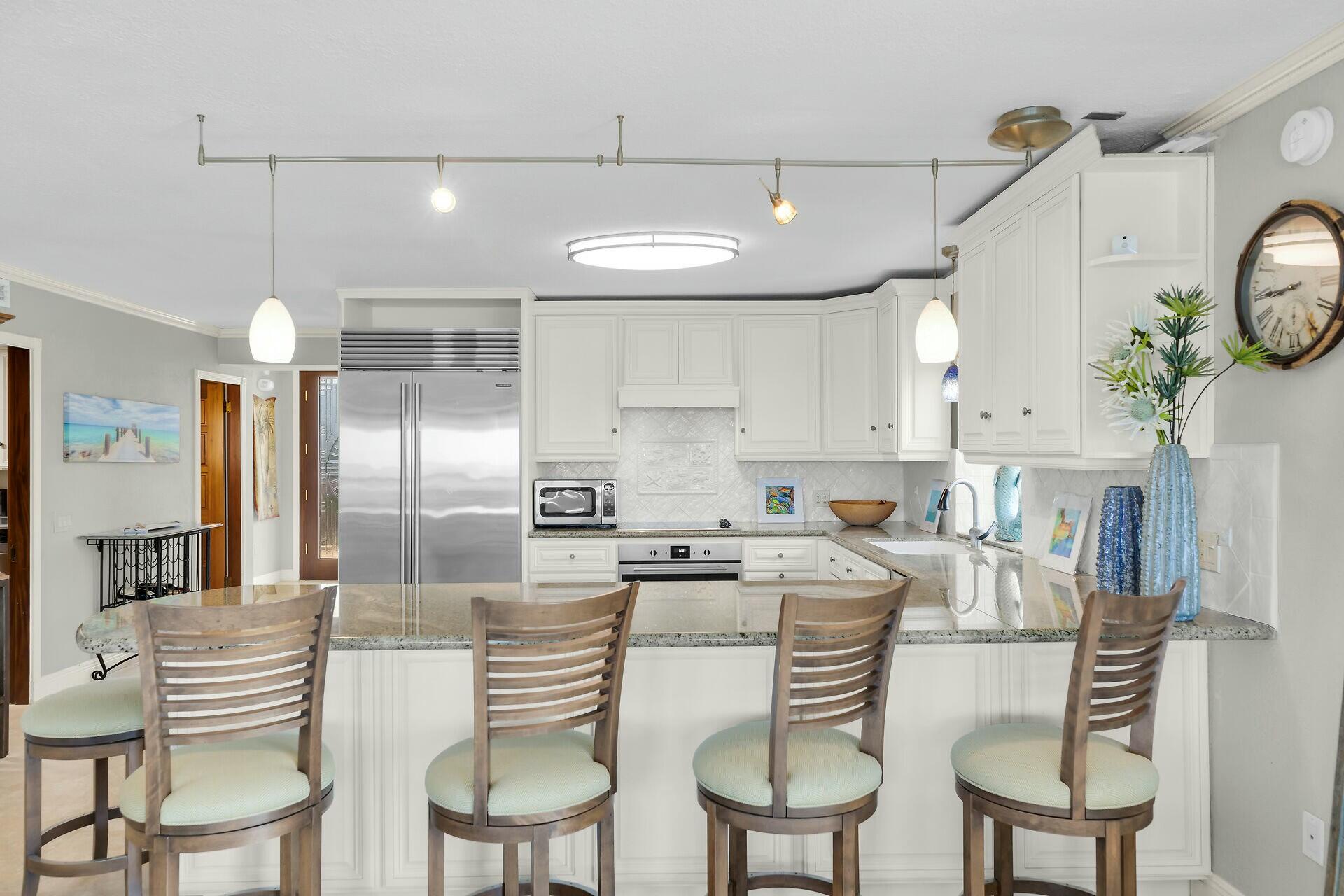 101 E Ocean Drive, C401 Property Photo 7