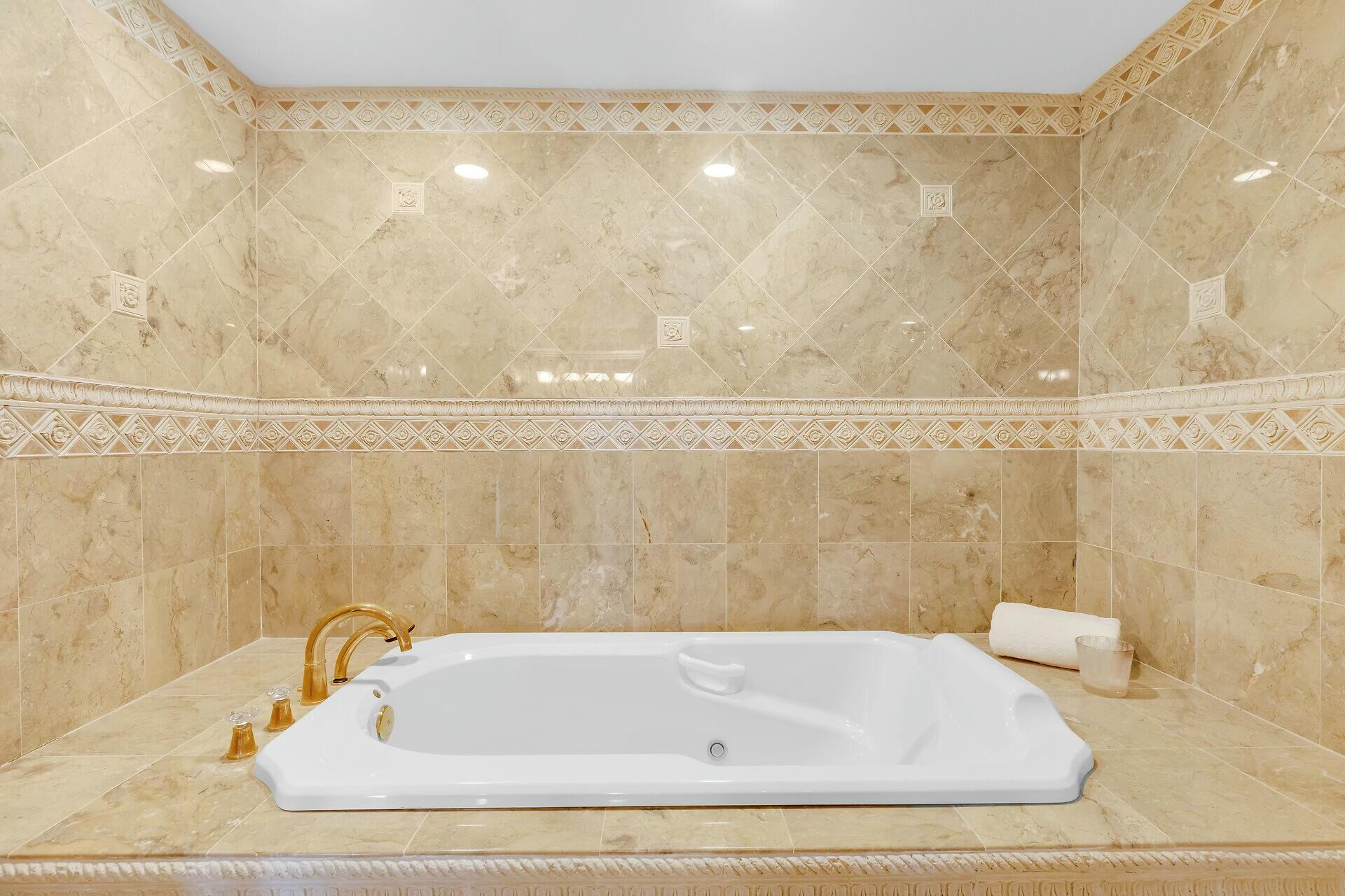 101 E Ocean Drive, C401 Property Photo 14