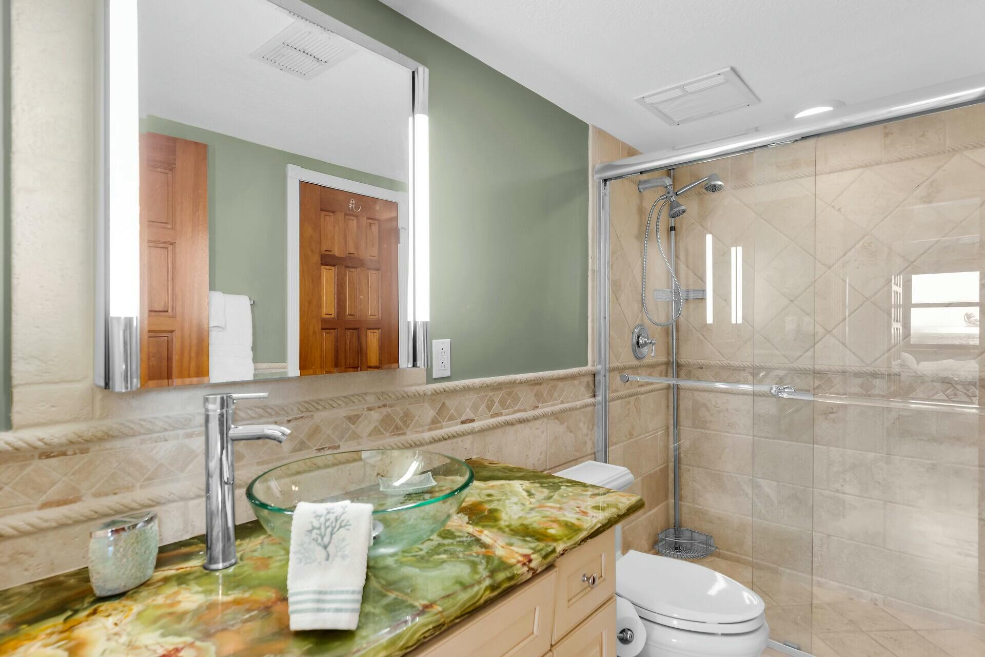 101 E Ocean Drive, C401 Property Photo 17