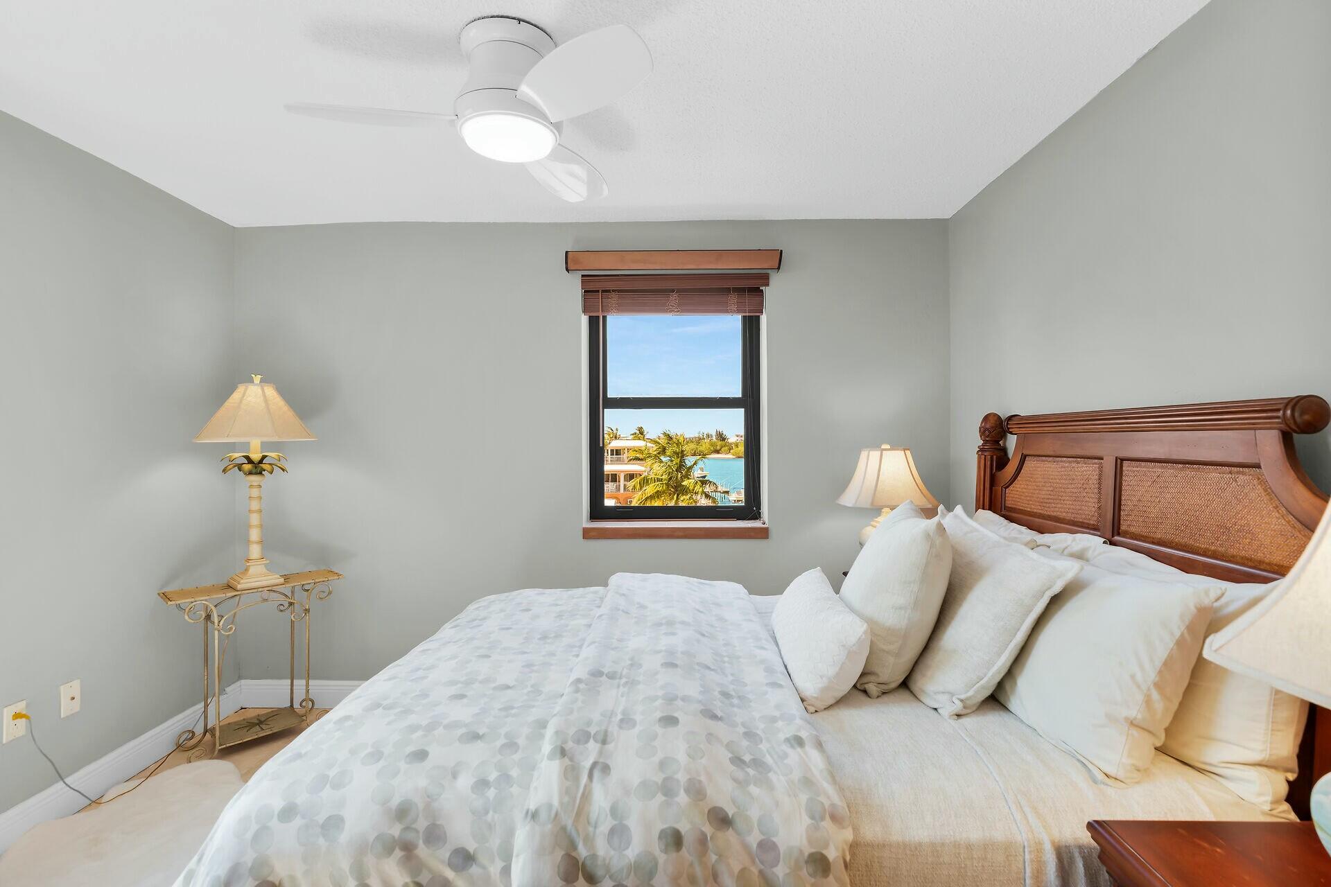 101 E Ocean Drive, C401 Property Photo 18