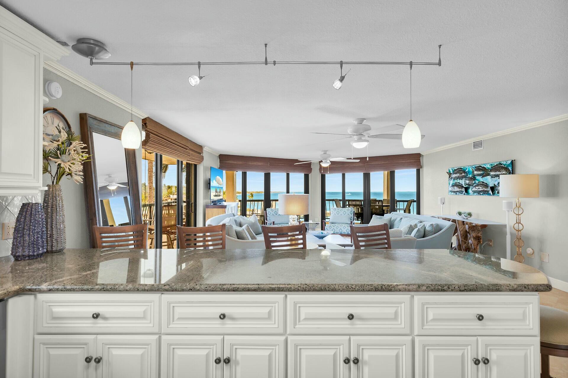 101 E Ocean Drive, C401 Property Photo 40