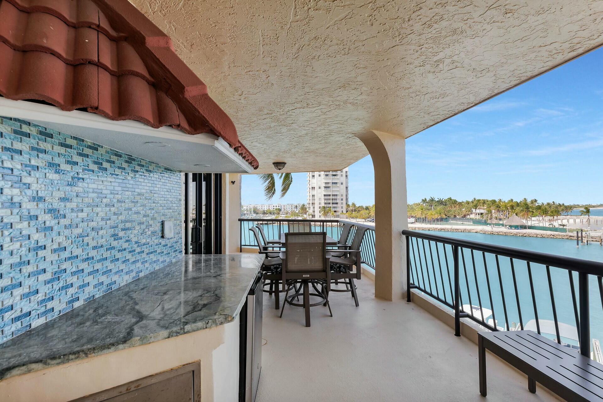 101 E Ocean Drive, C401 Property Photo 43