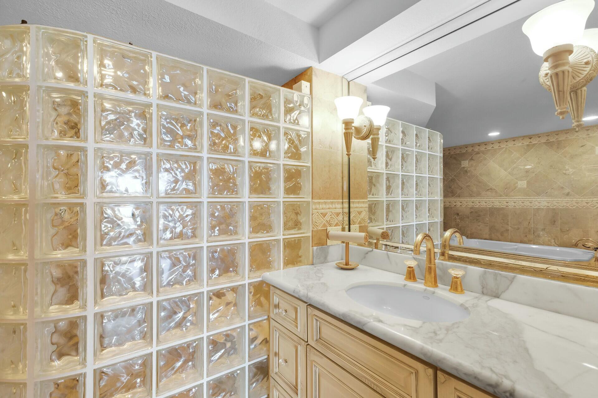 101 E Ocean Drive, C401 Property Photo 48