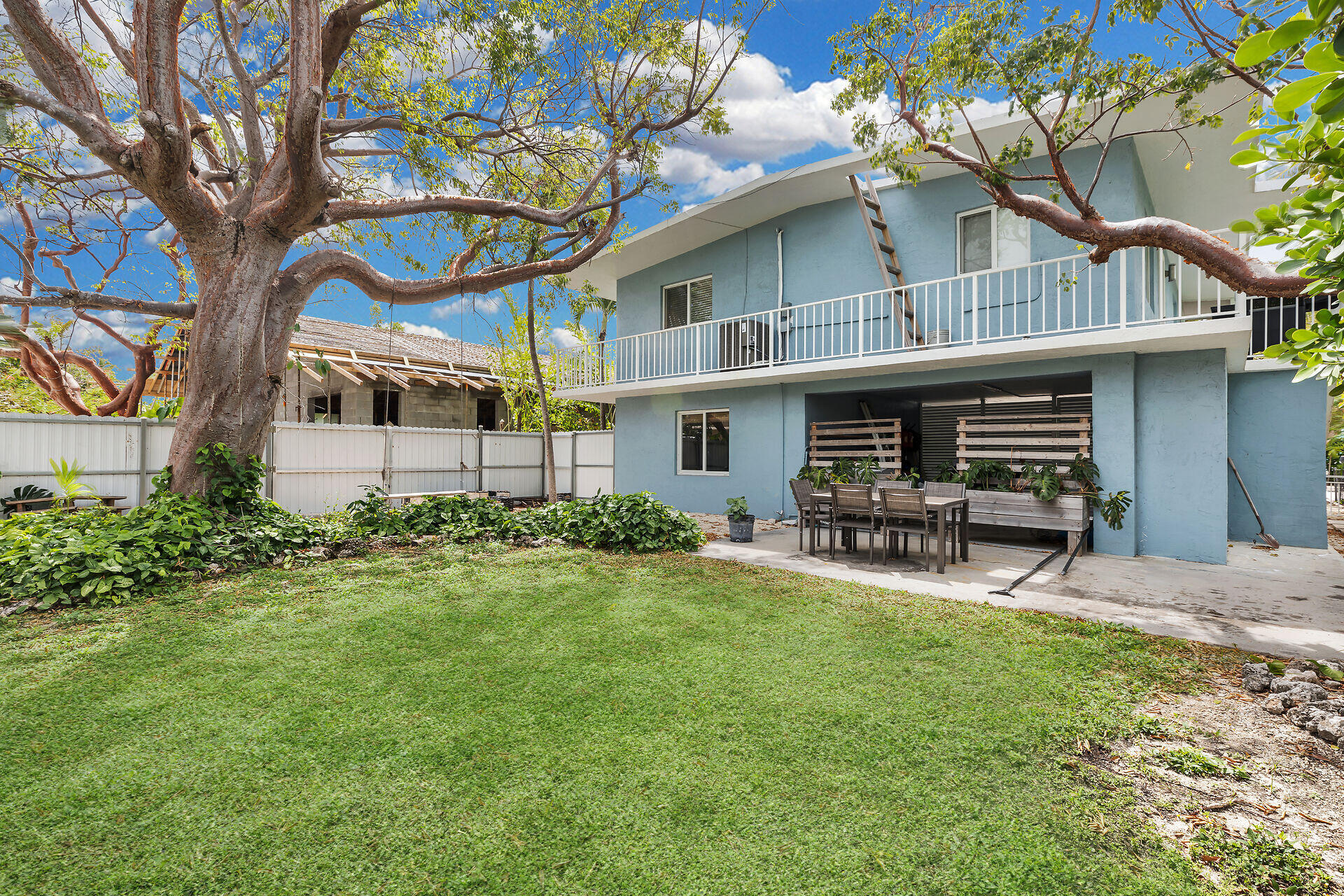 154 Hibiscus Street Property Photo 2