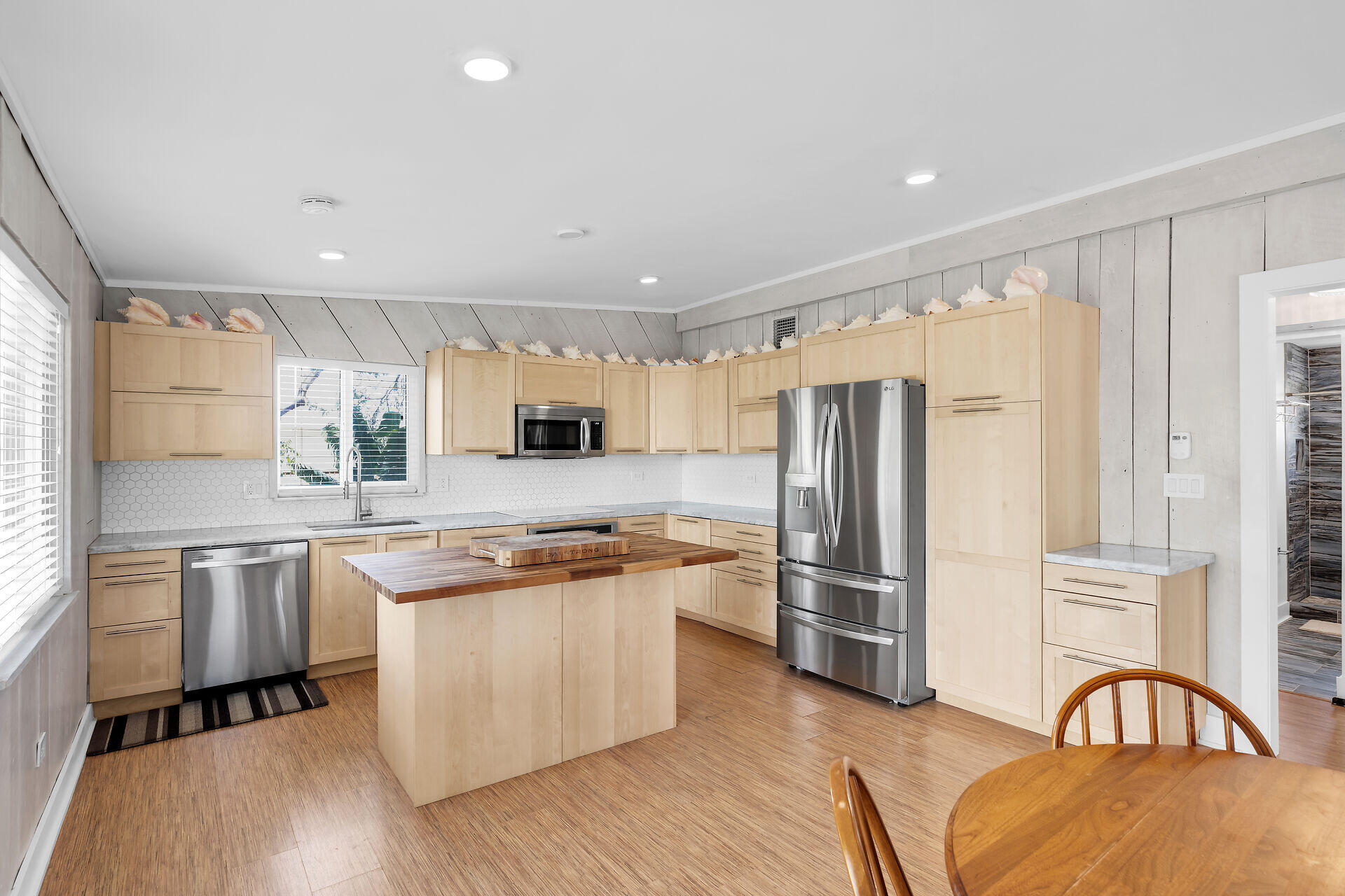 154 Hibiscus Street Property Photo 4