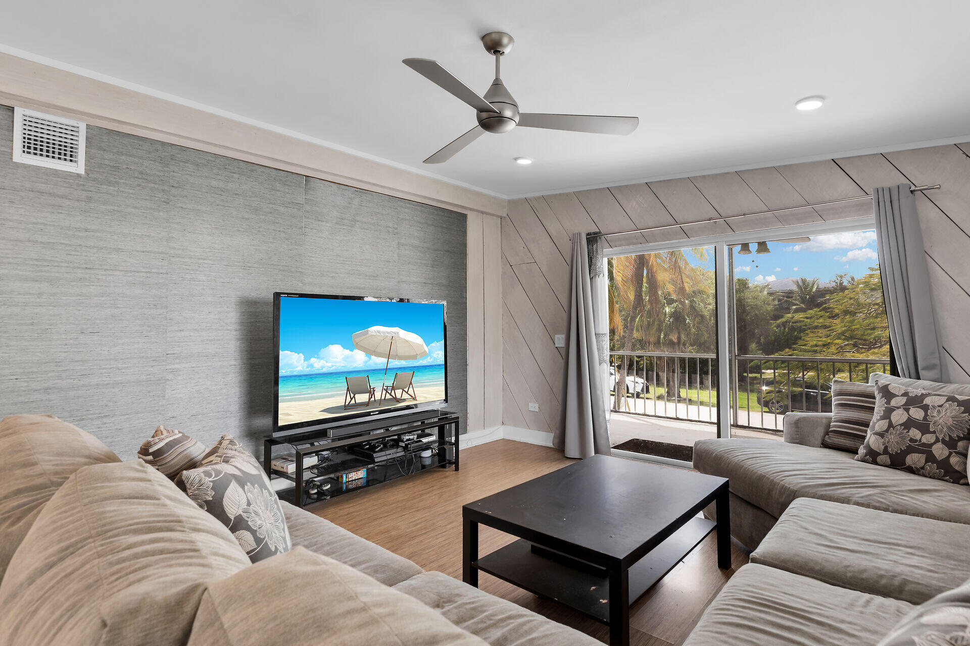154 Hibiscus Street Property Photo 8