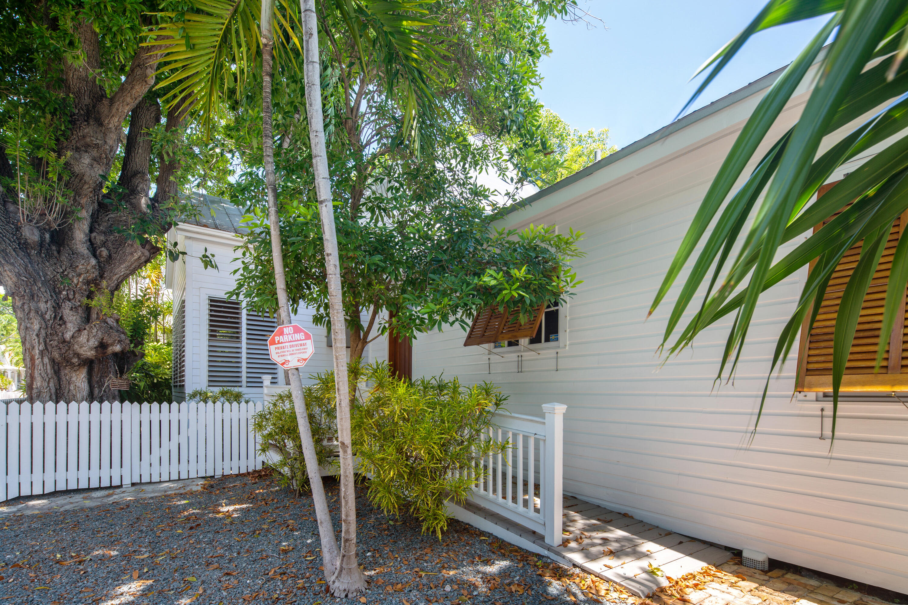 621 Whitehead Street Property Photo 4