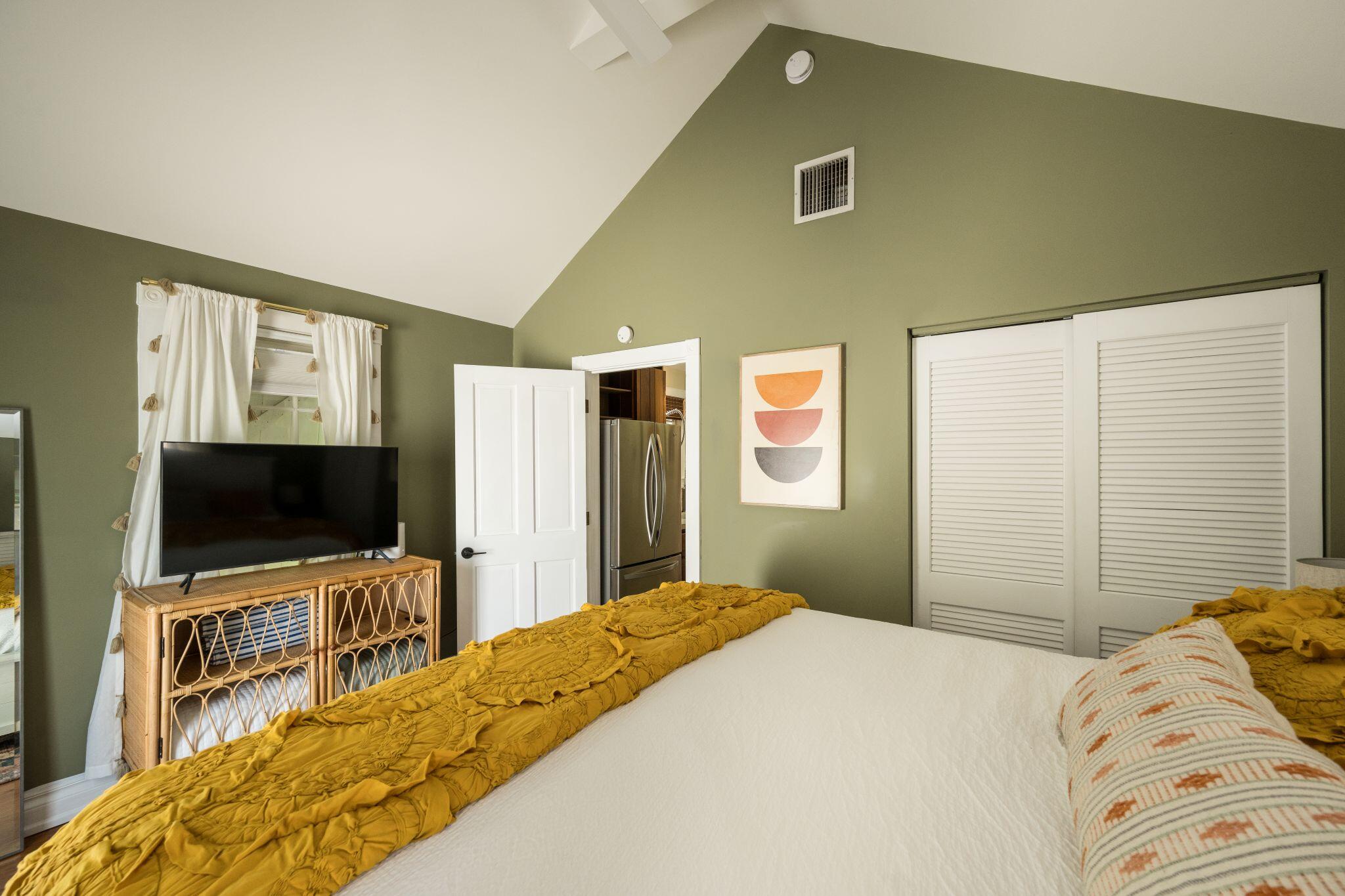 1011 Howe Street Property Photo 6