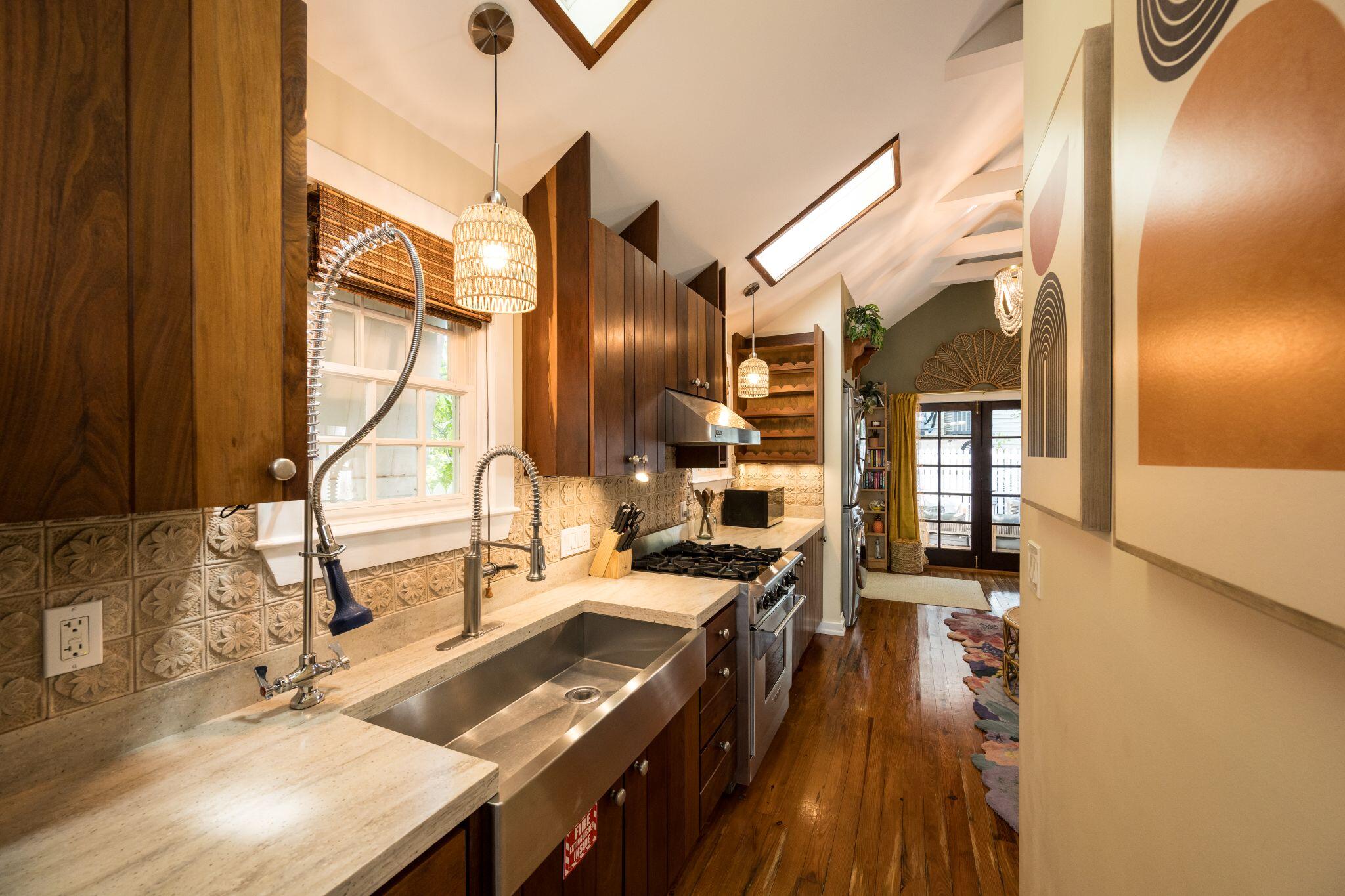 1011 Howe Street Property Photo 7