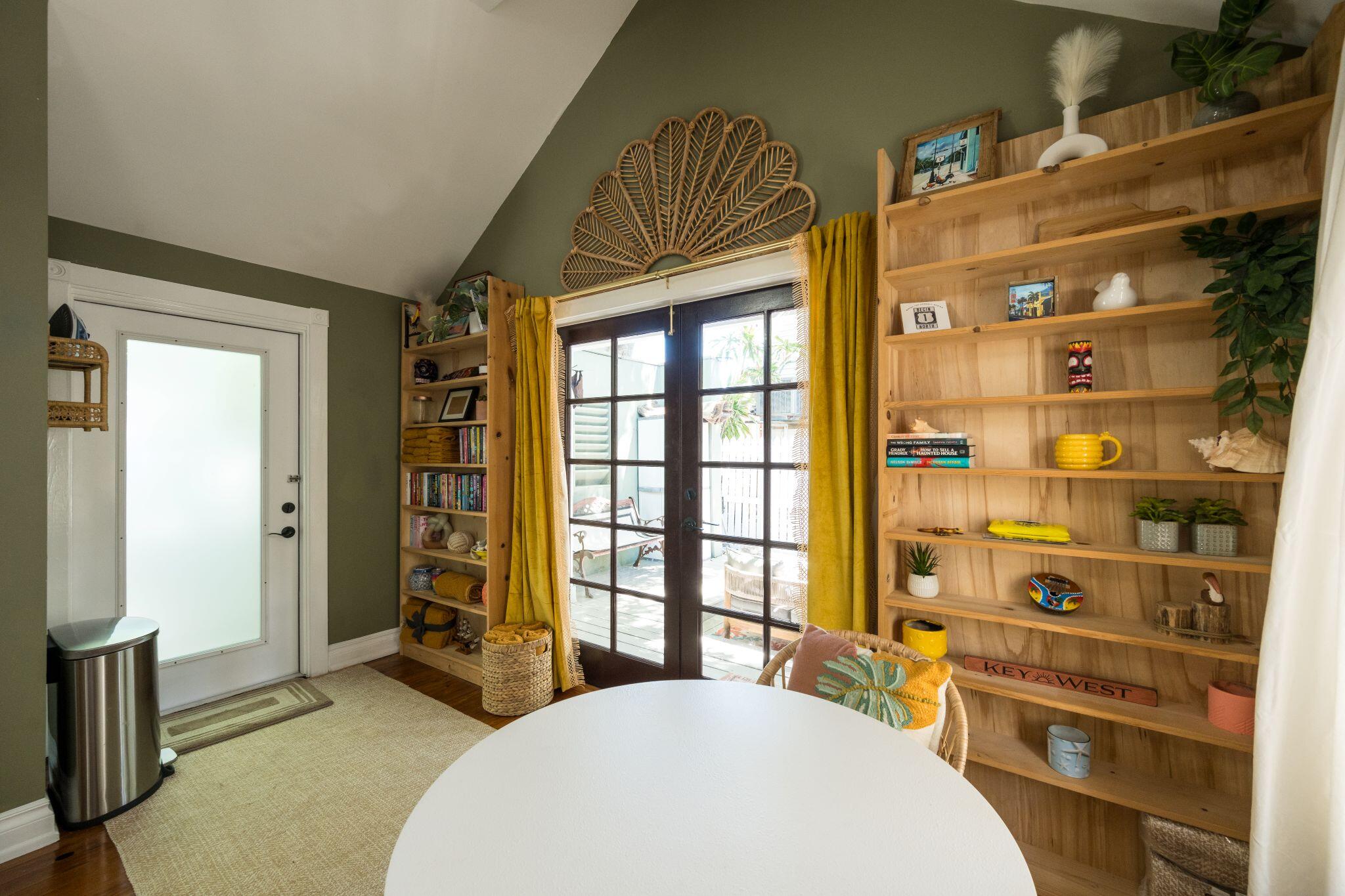 1011 Howe Street Property Photo 12