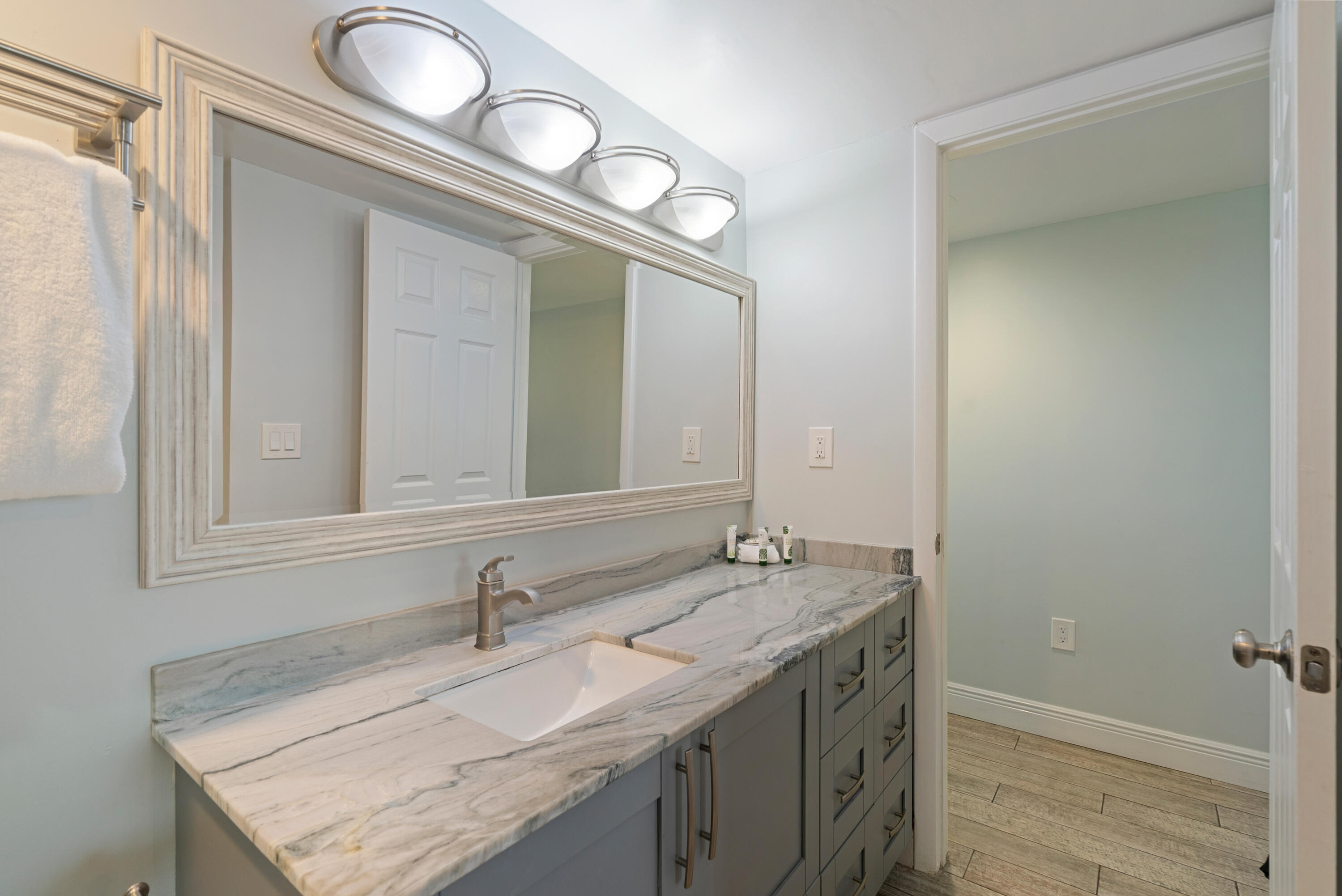 500 Burton Drive, 1411 Property Photo 11