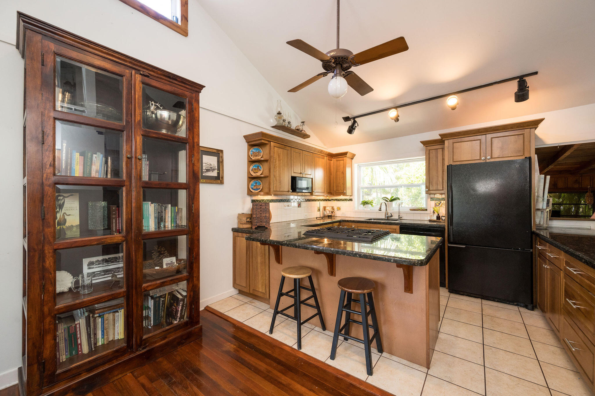 2017 Fogarty Avenue Property Photo 4