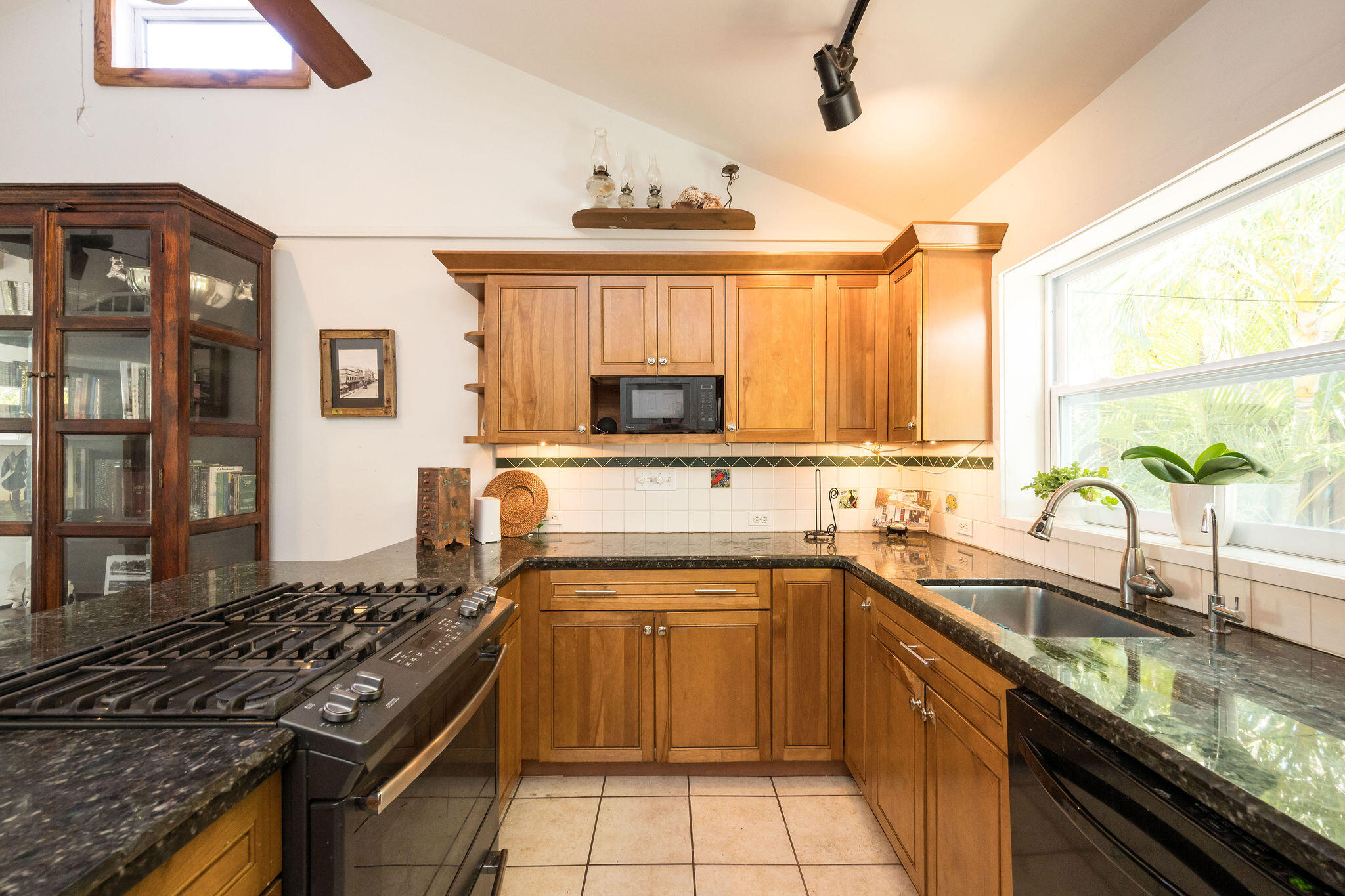 2017 Fogarty Avenue Property Photo 5