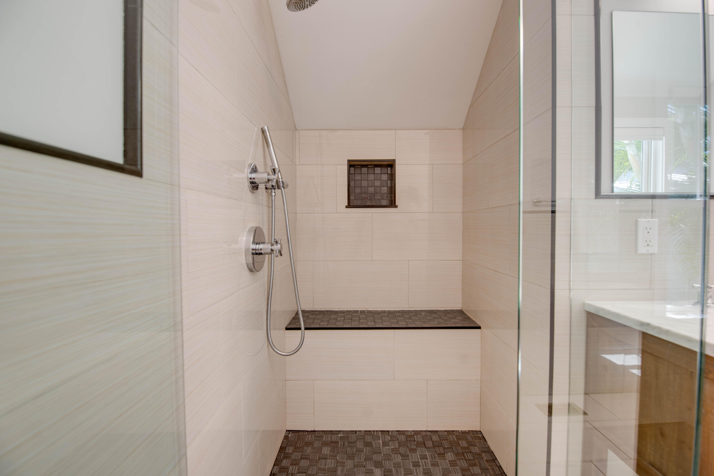 1124 Seminary Street Property Photo 40