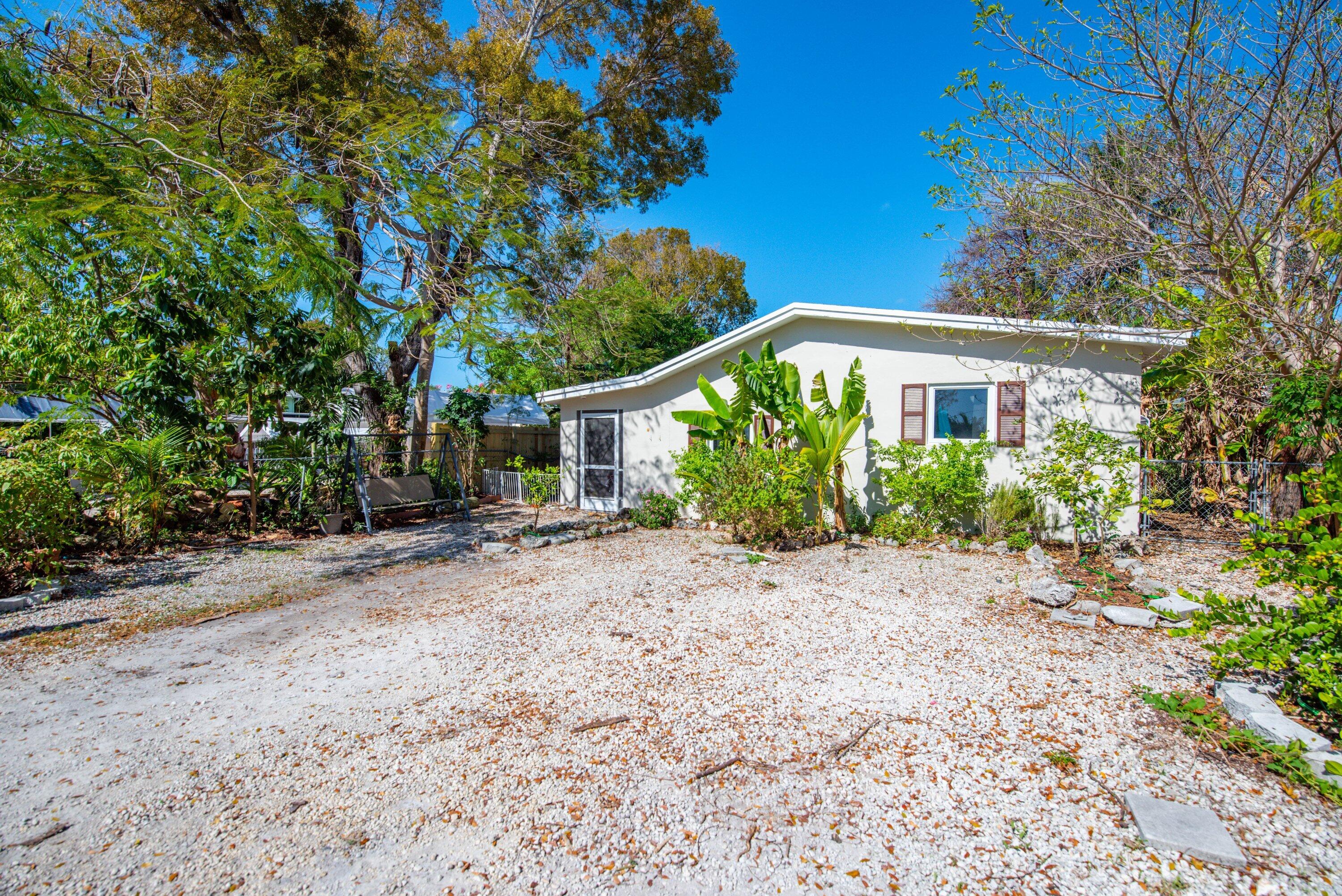 711 Sharon Place Property Photo 1