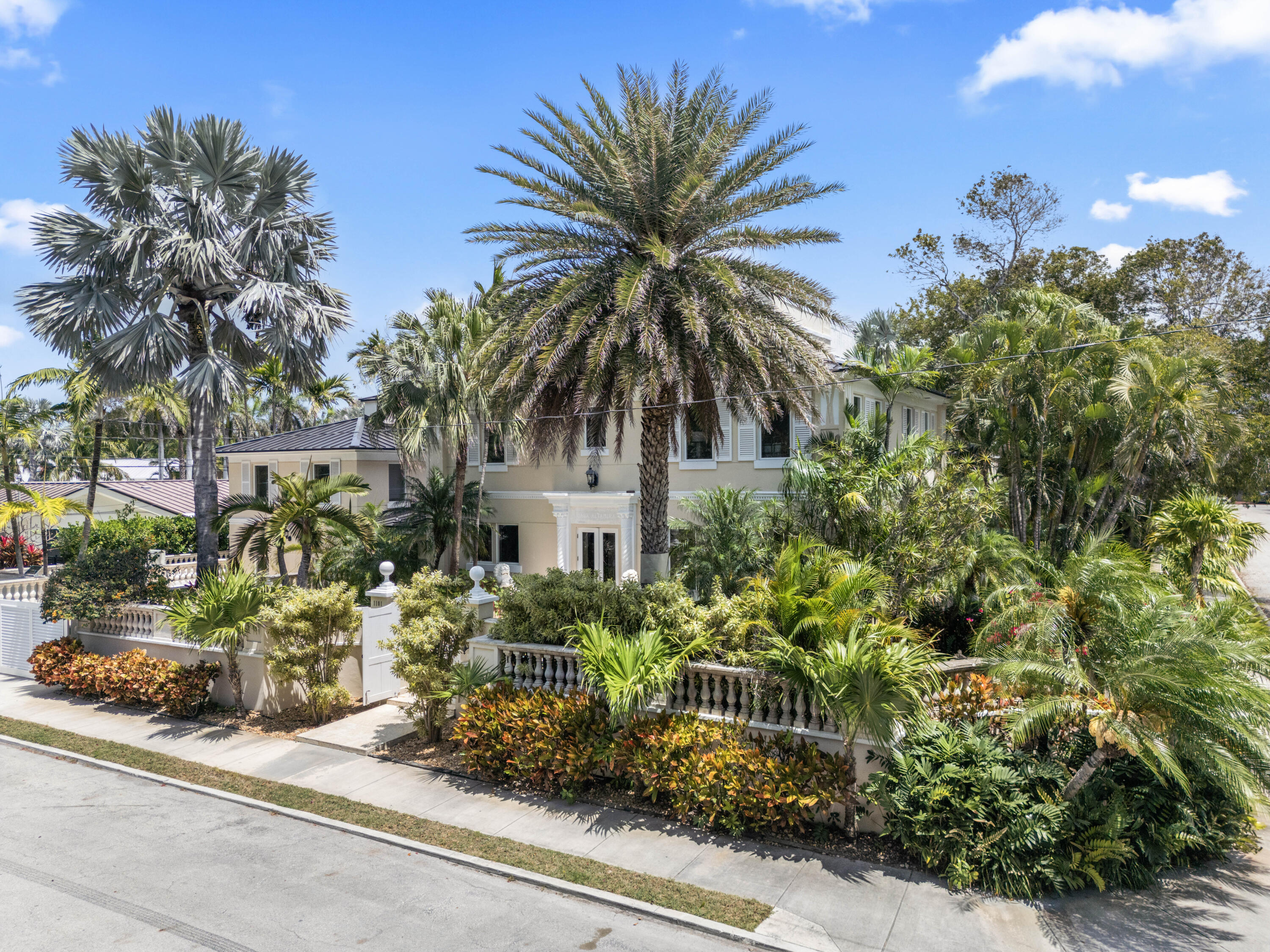 1101 Casa Marina Court Property Photo 2