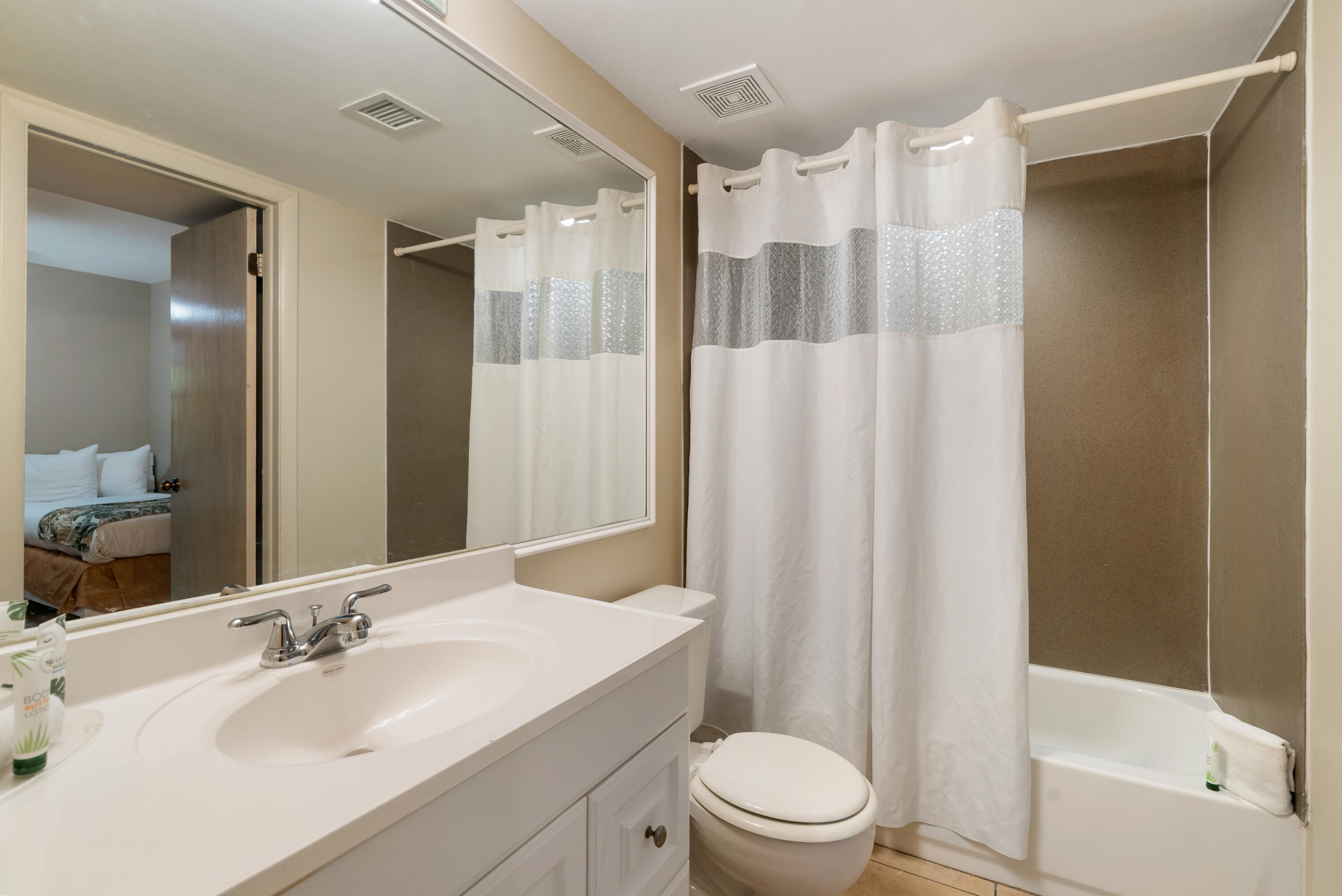 500 Burton Drive, 4203 Property Photo 10