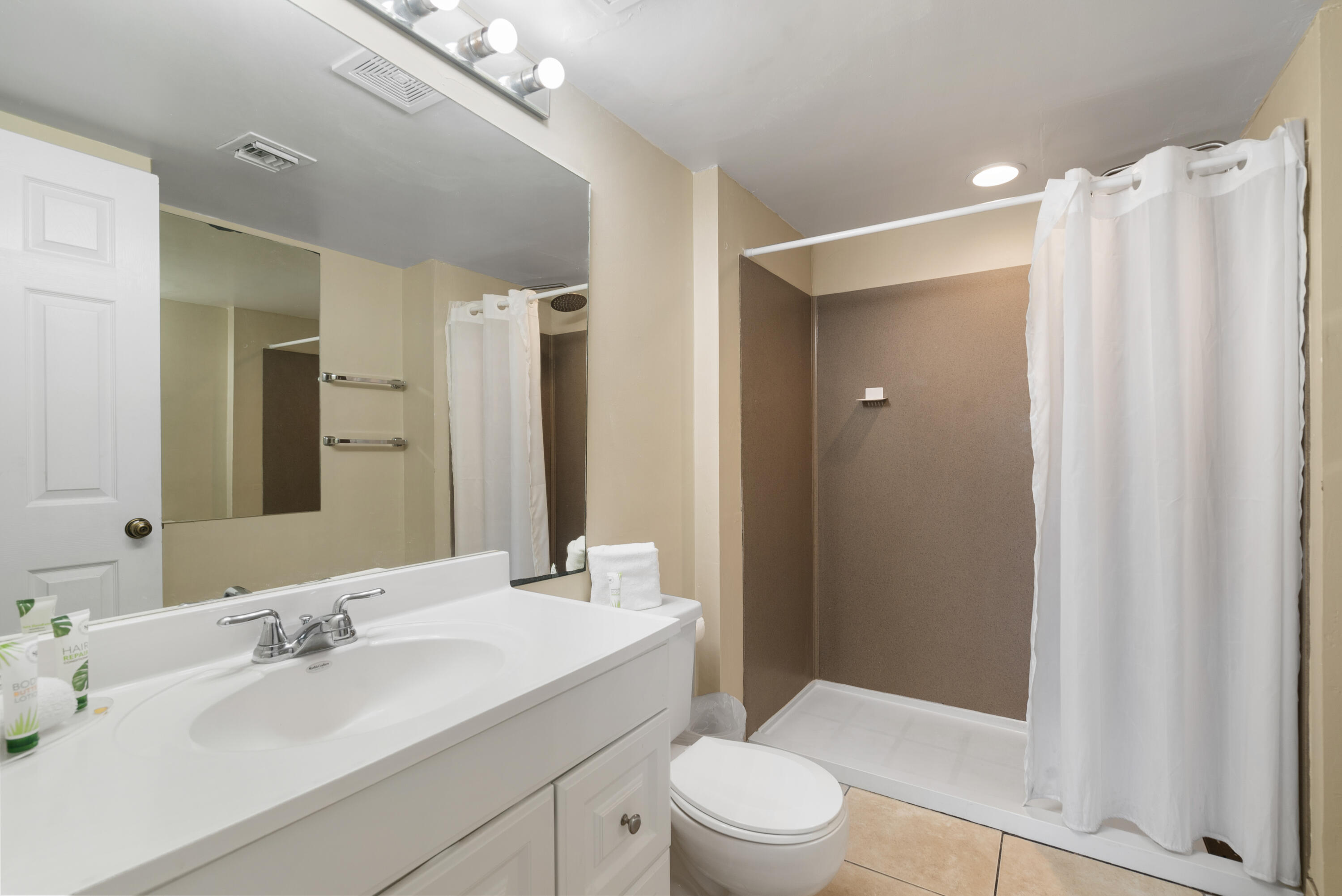 500 Burton Drive, 4203 Property Photo 12