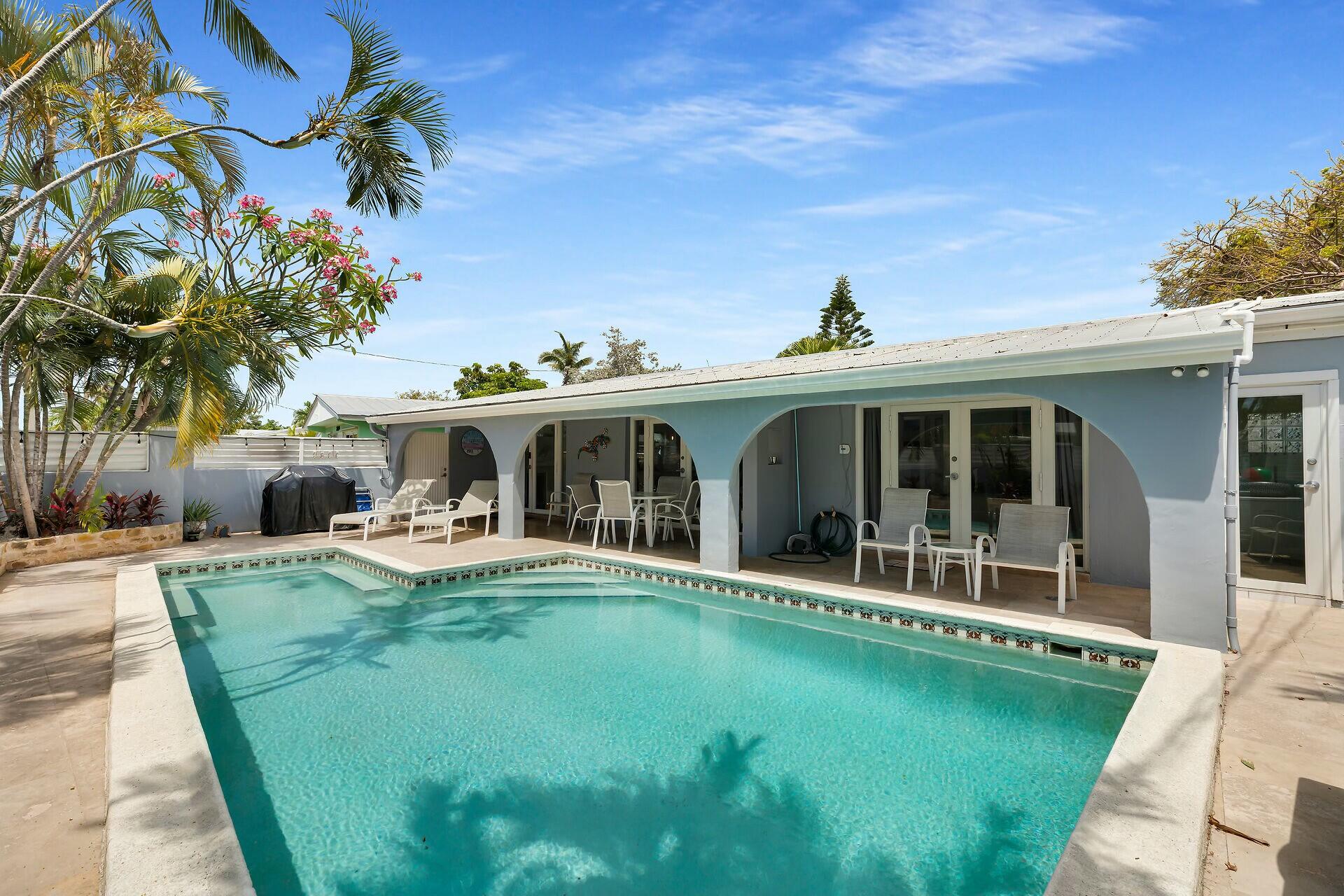 3007 Riviera Drive Property Photo 1