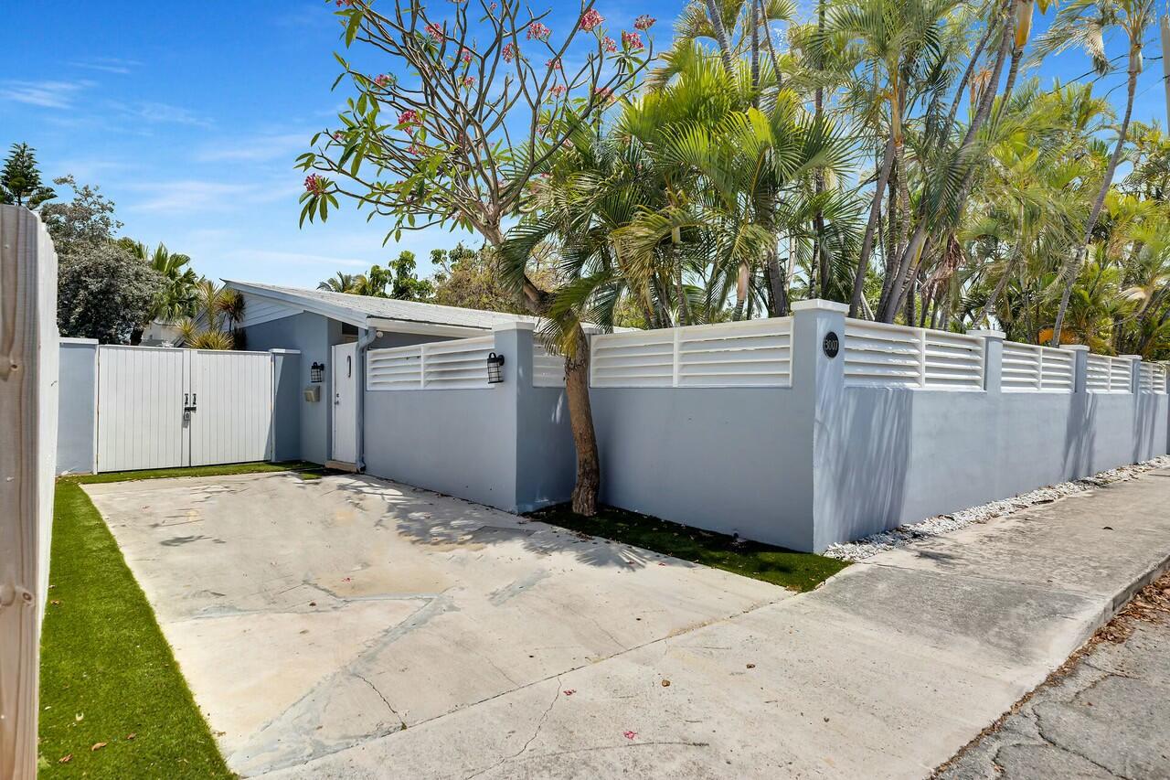 3007 Riviera Drive Property Photo 2