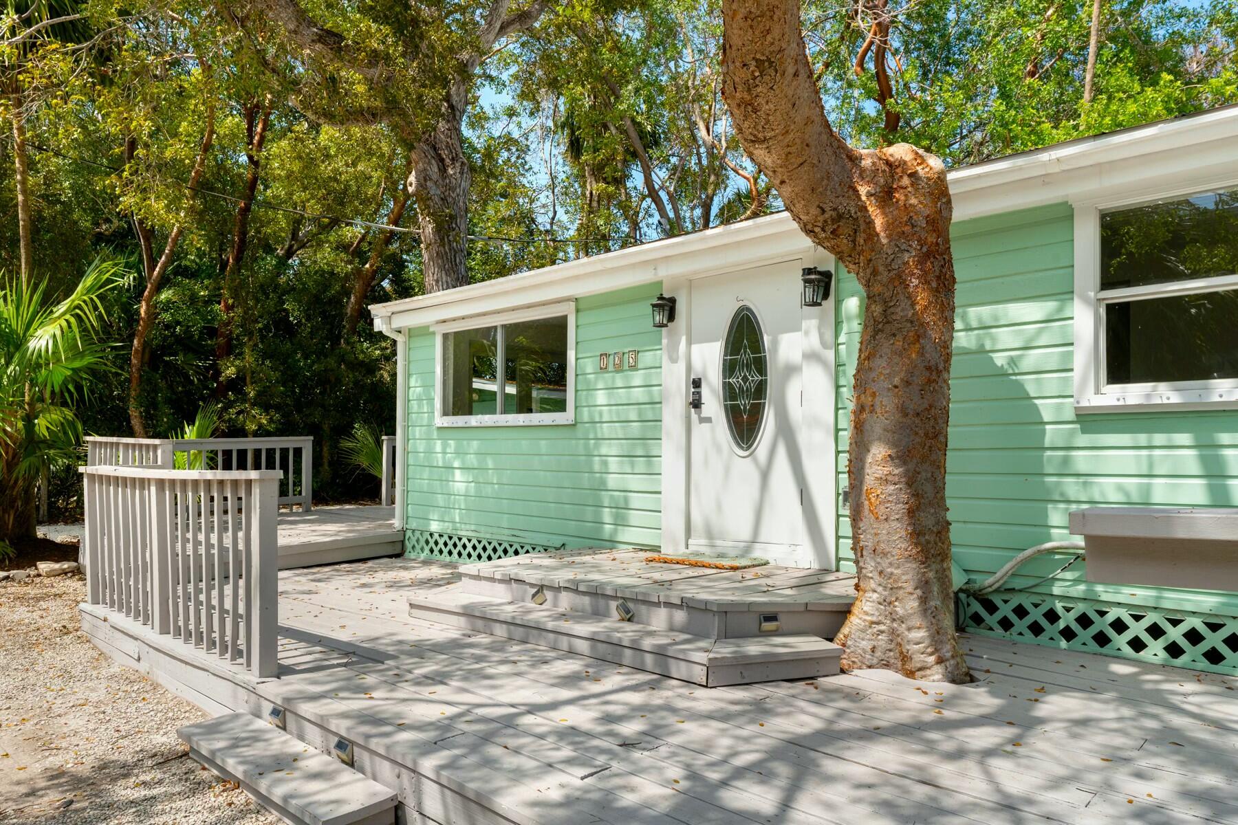 125 Tree Lane Property Photo 1