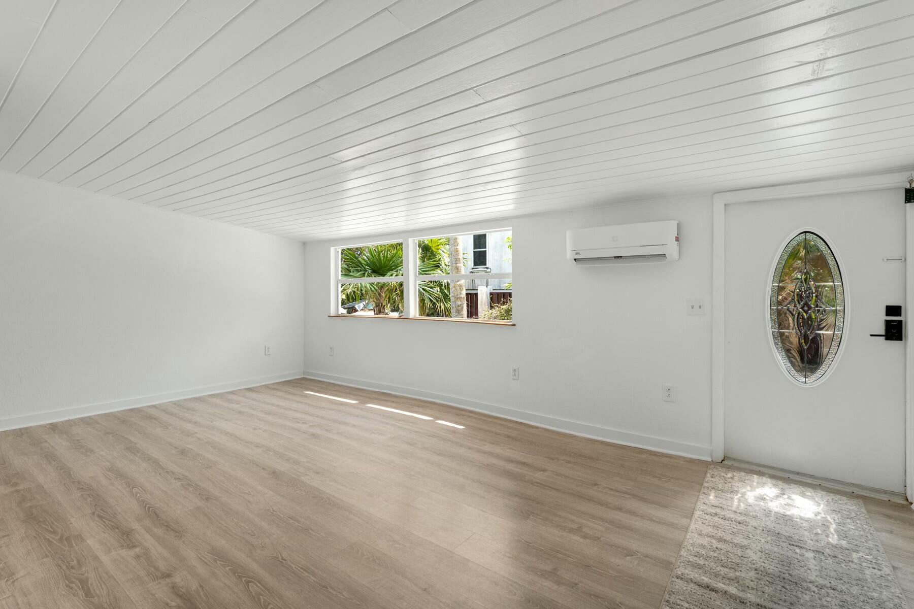 125 Tree Lane Property Photo 7