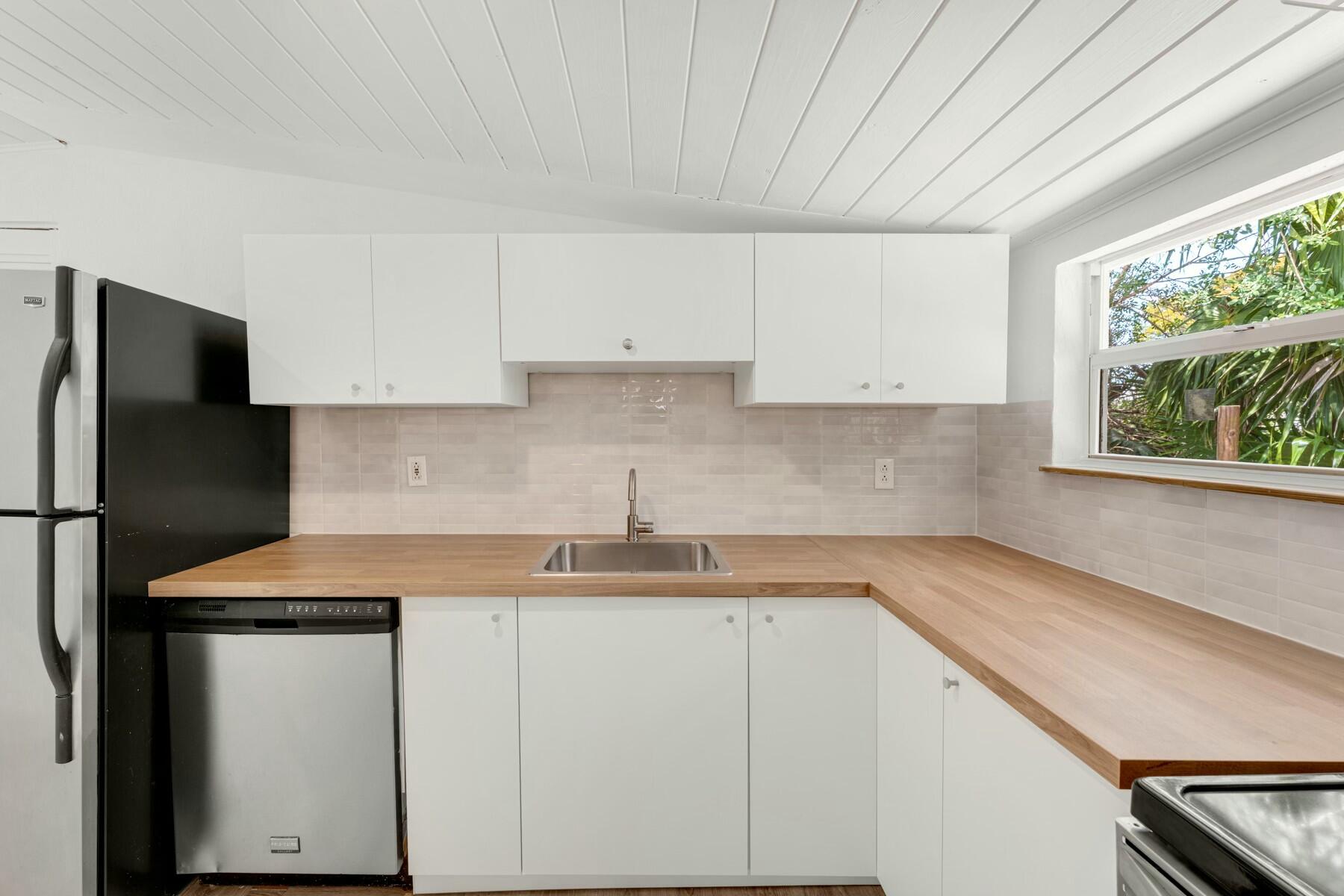 125 Tree Lane Property Photo 12