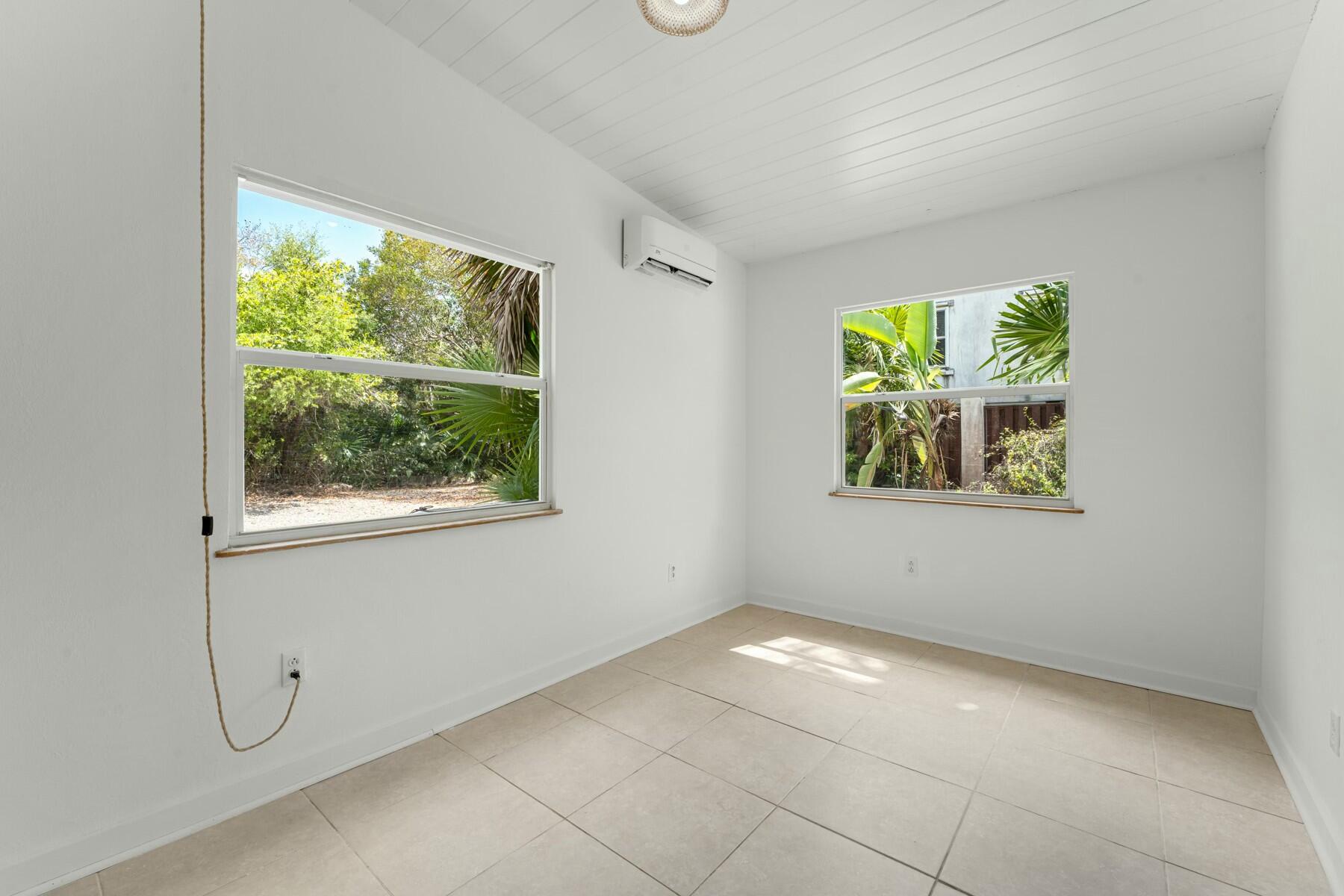 125 Tree Lane Property Photo 15