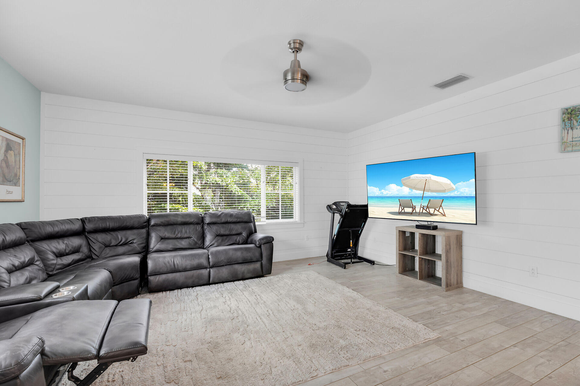 241 W Seaview Drive Property Photo 3