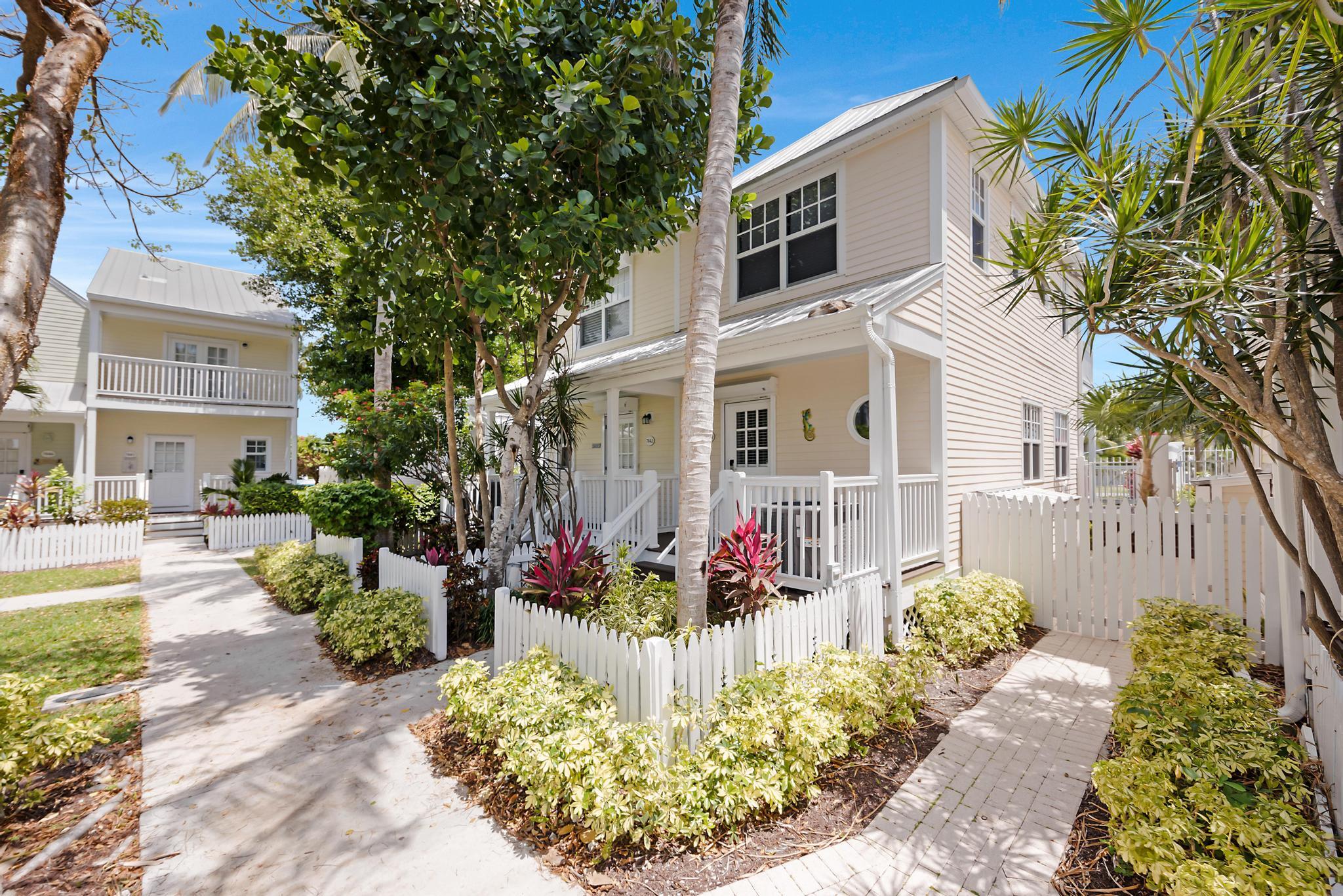 7041 Harbor Village Drive Property Photo 3