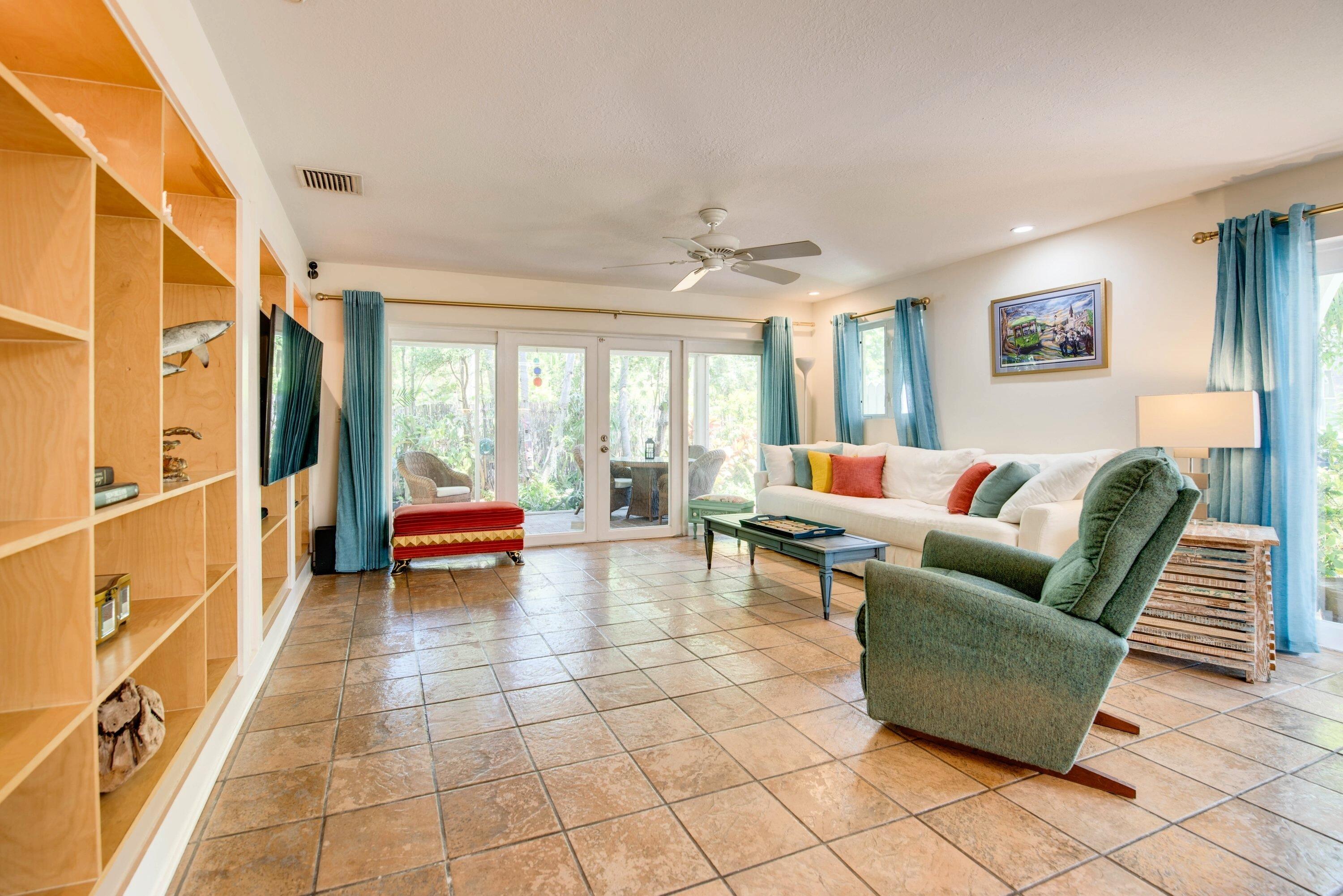 702 Florida Street Property Photo 4