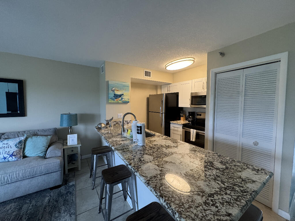 500 Burton Drive, 1213 Property Photo 5