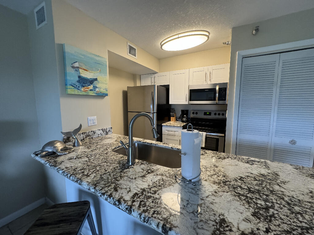 500 Burton Drive, 1213 Property Photo 6