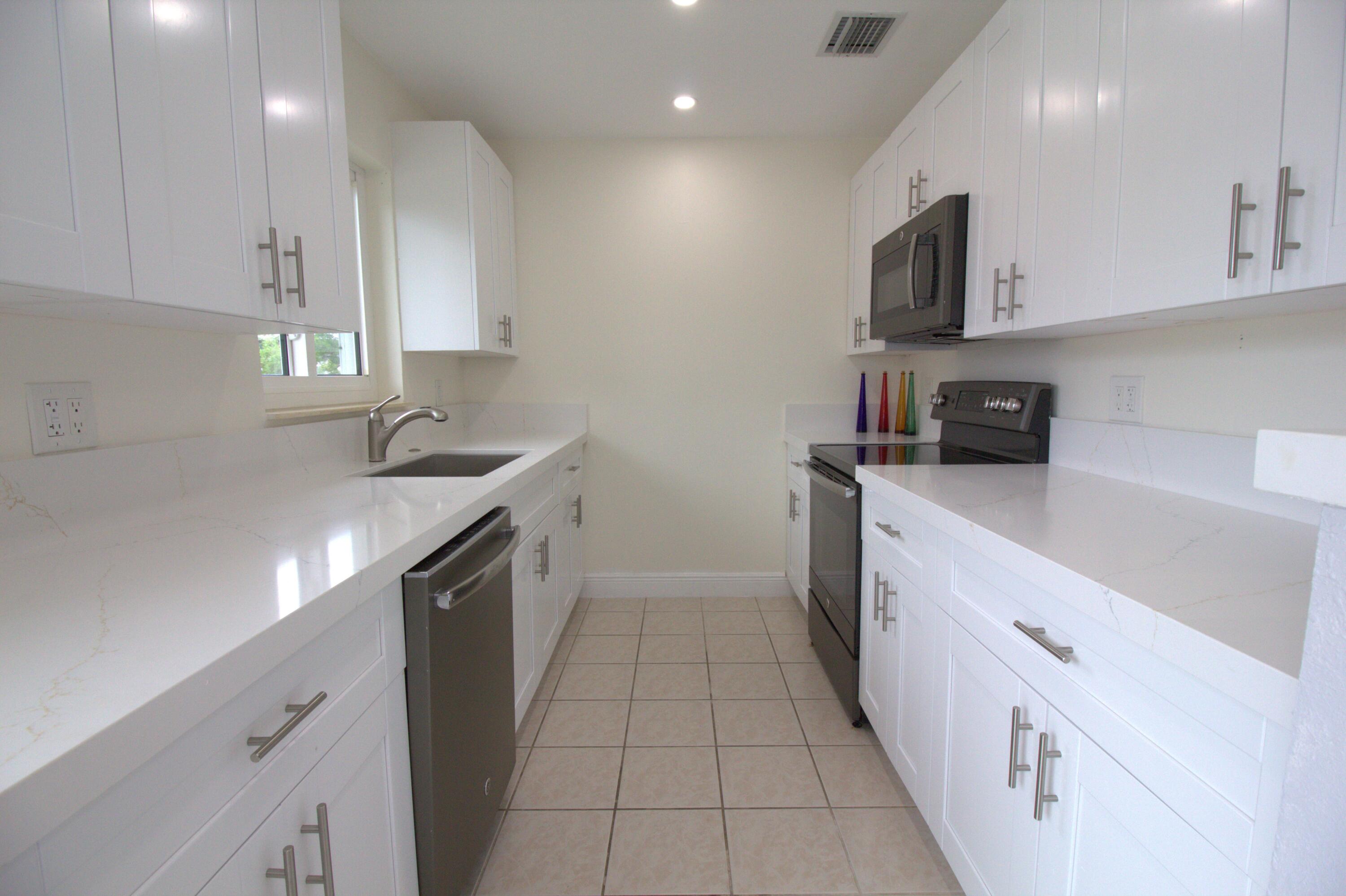 550 Pine Lane Property Photo 3