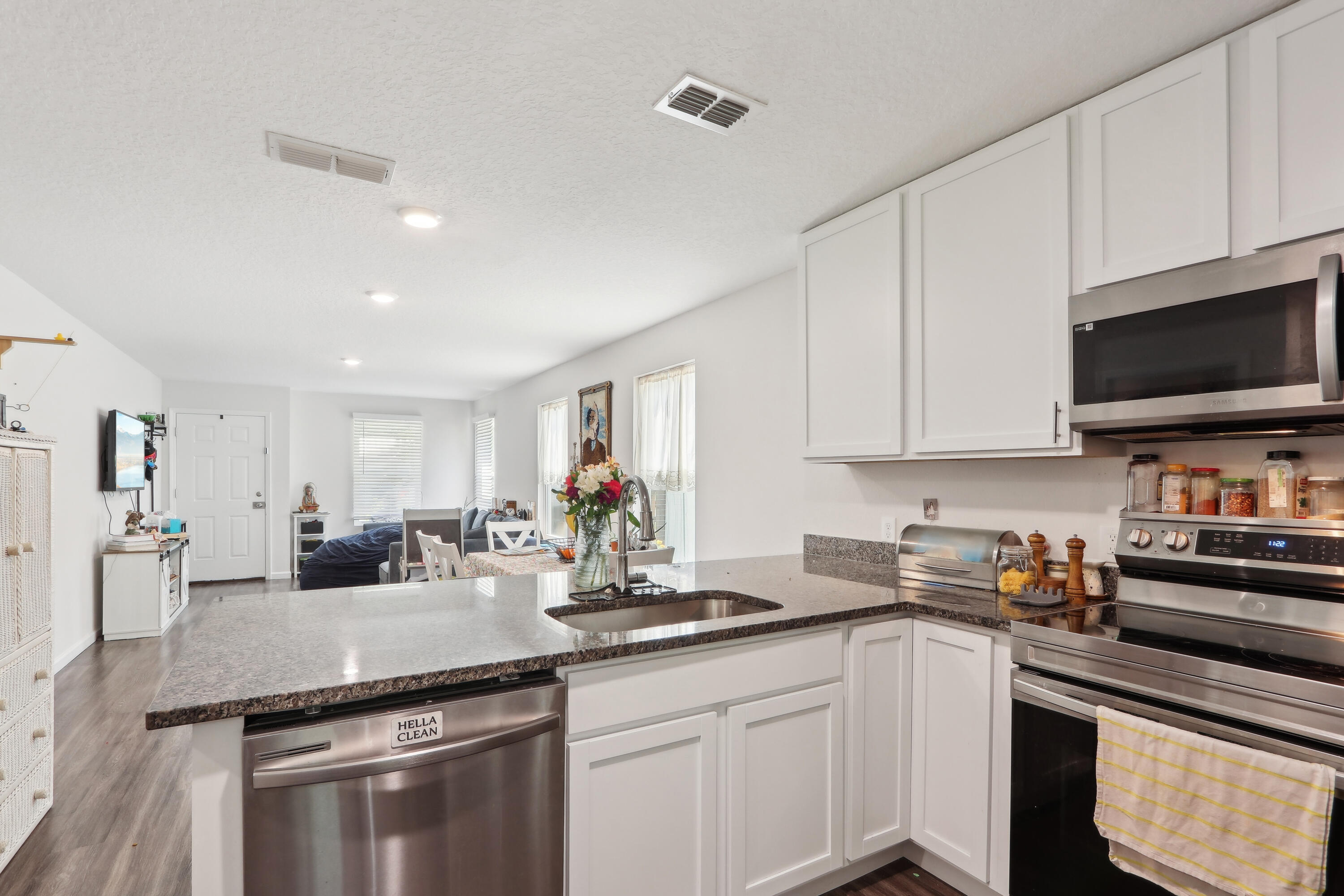 515 S Woodlawn Street Property Photo 12