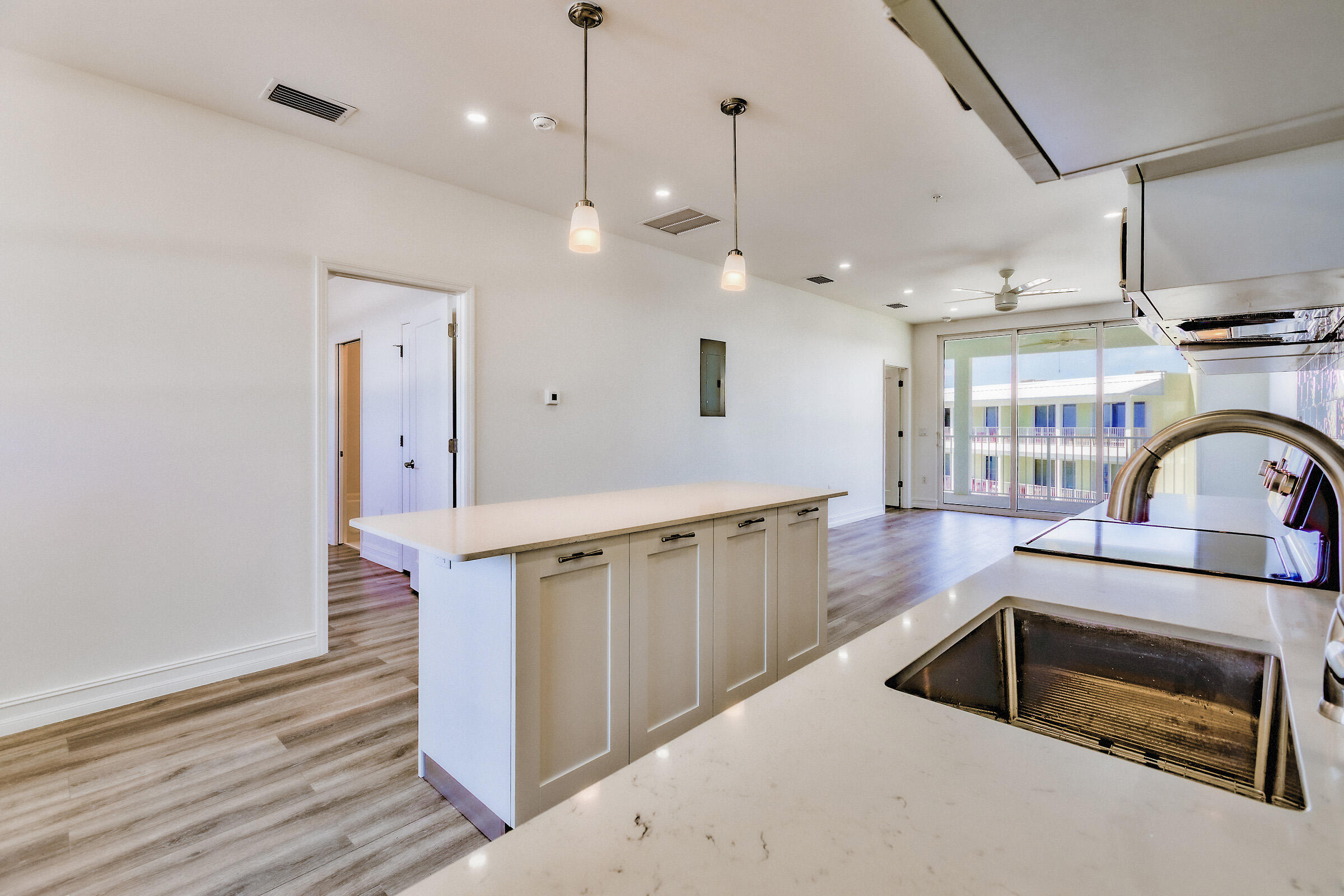 501 E Ocean Drive, 26 Property Photo 8