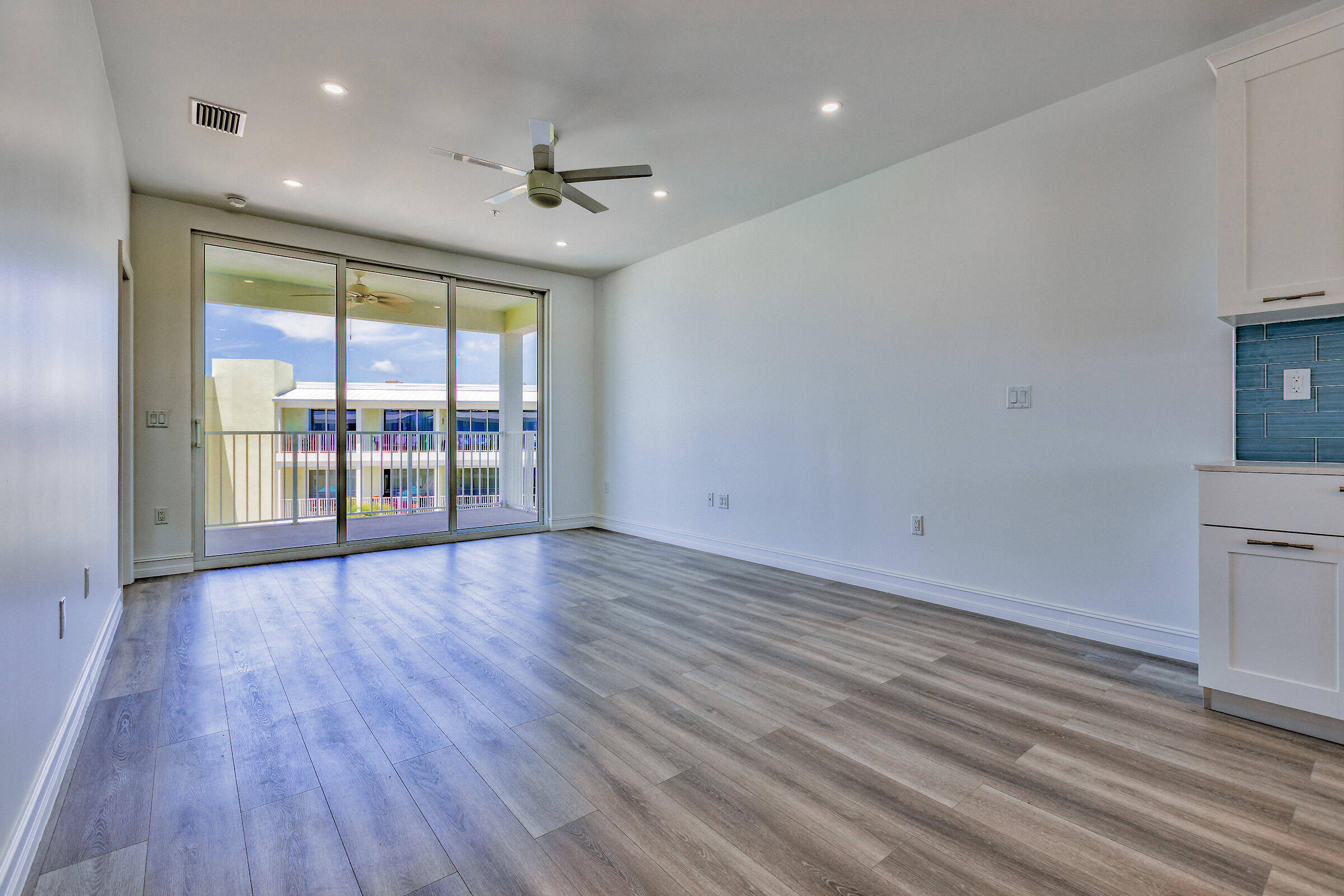 501 E Ocean Drive, 26 Property Photo 9