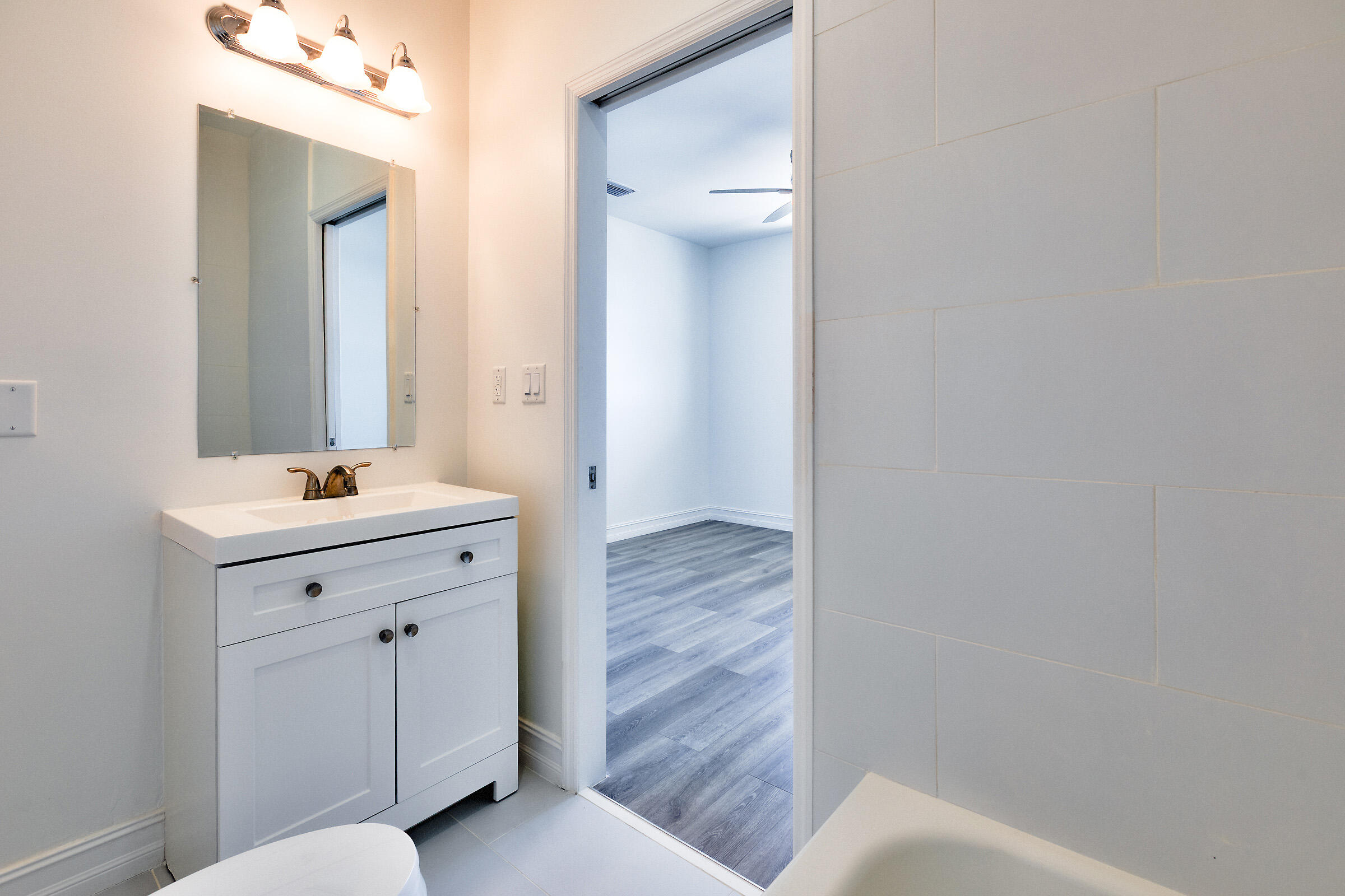 501 E Ocean Drive, 26 Property Photo 13