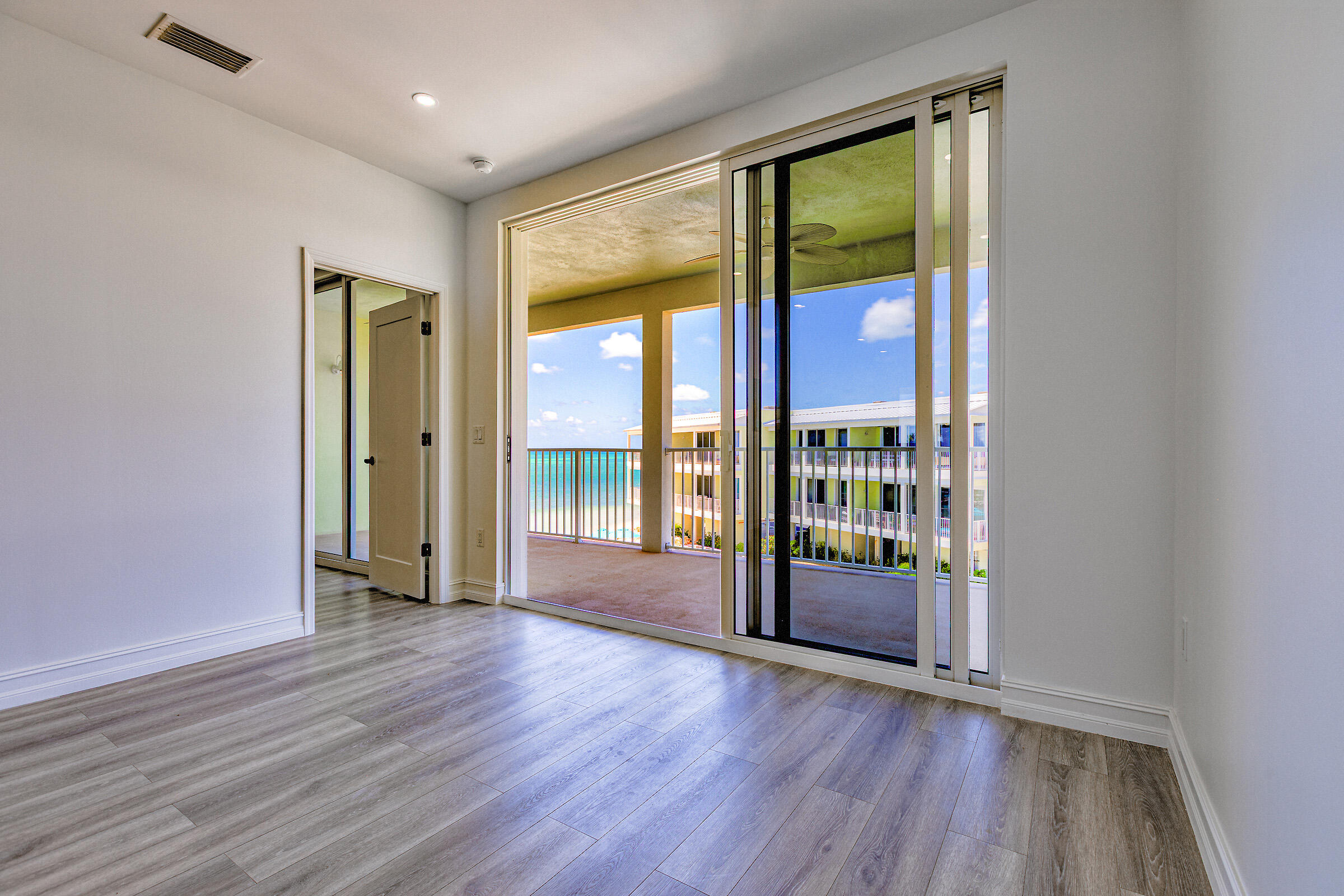 501 E Ocean Drive, 26 Property Photo 16
