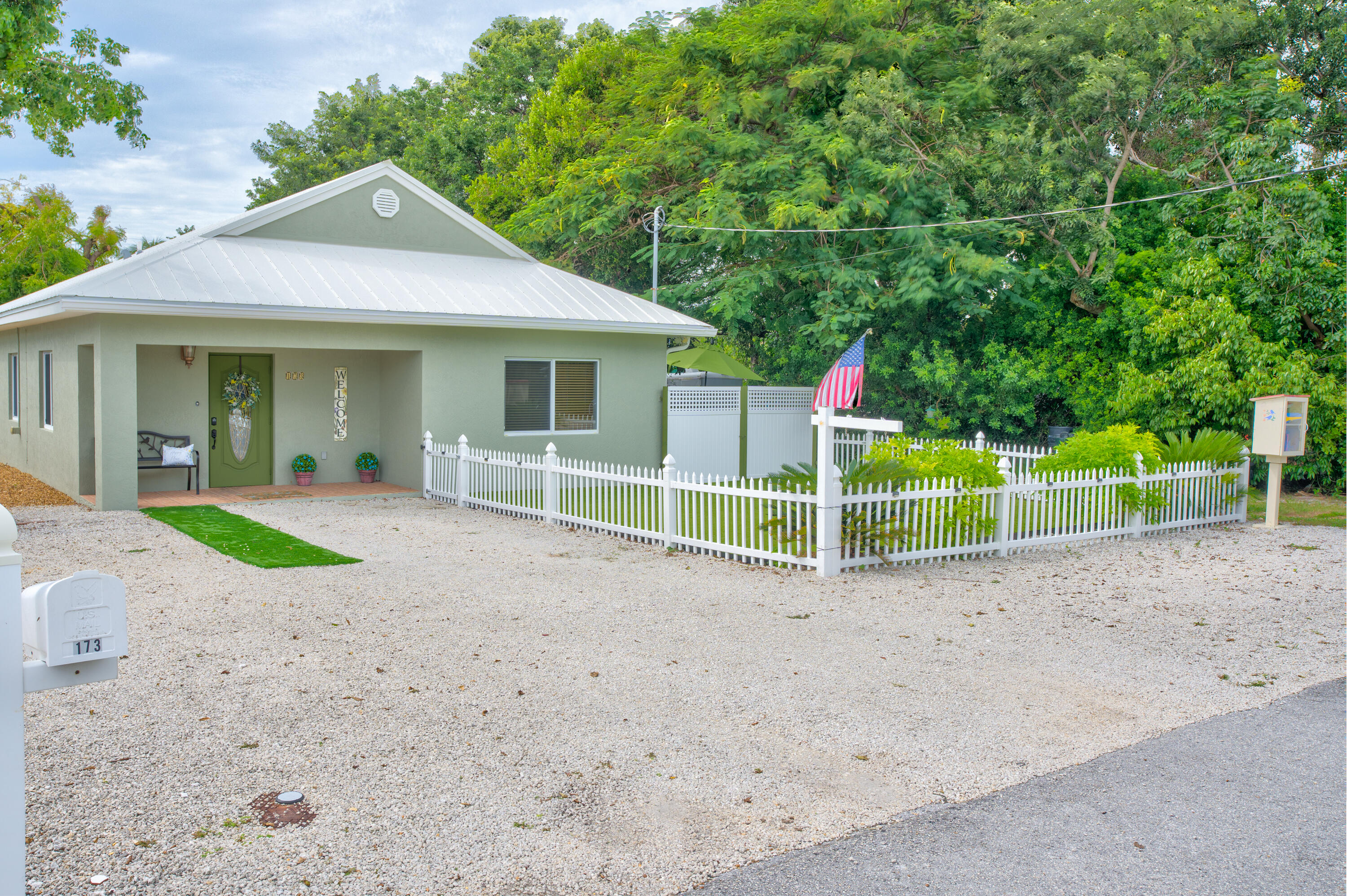 173 Hibiscus Street Property Photo 2