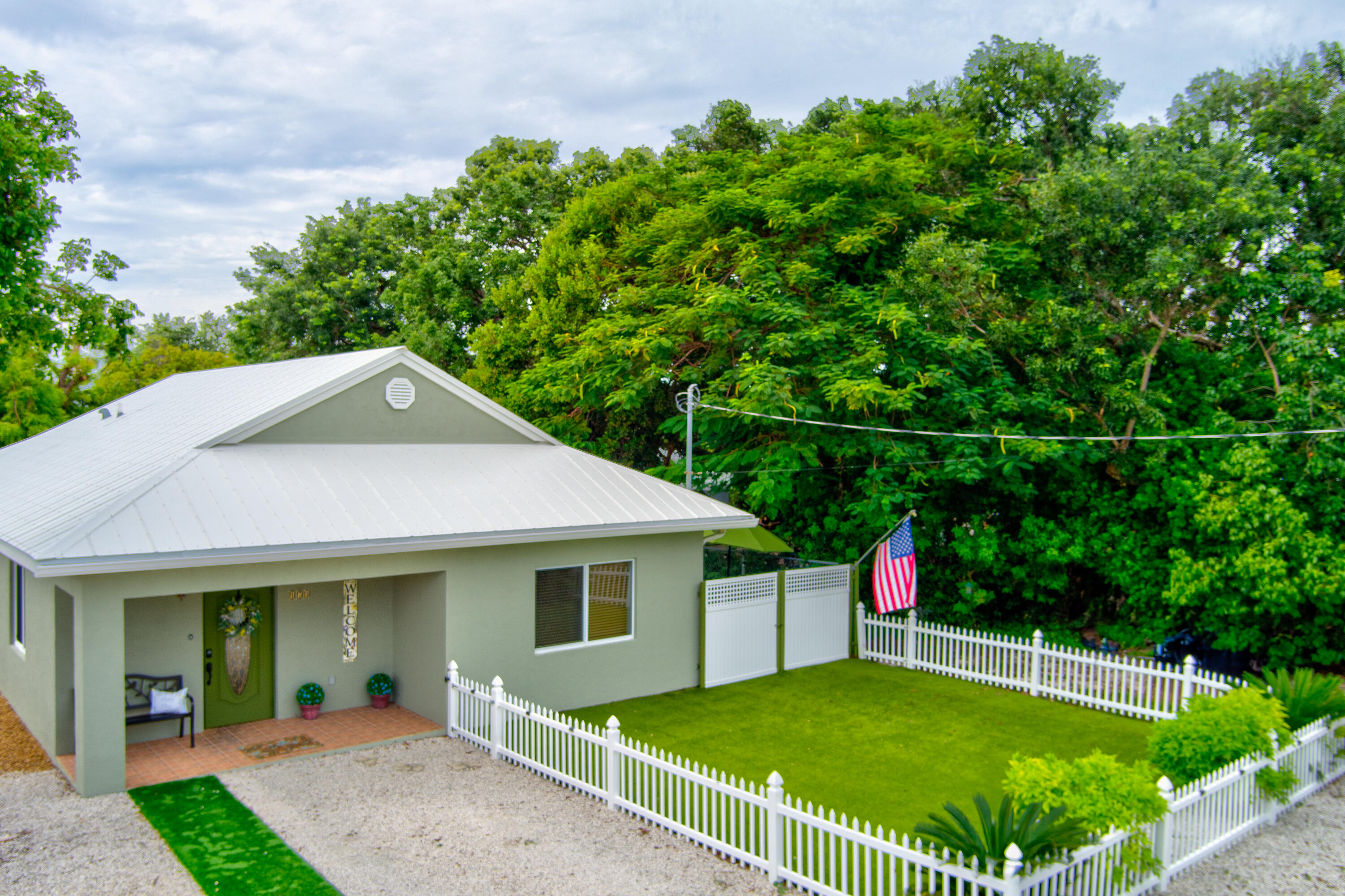173 Hibiscus Street Property Photo 3
