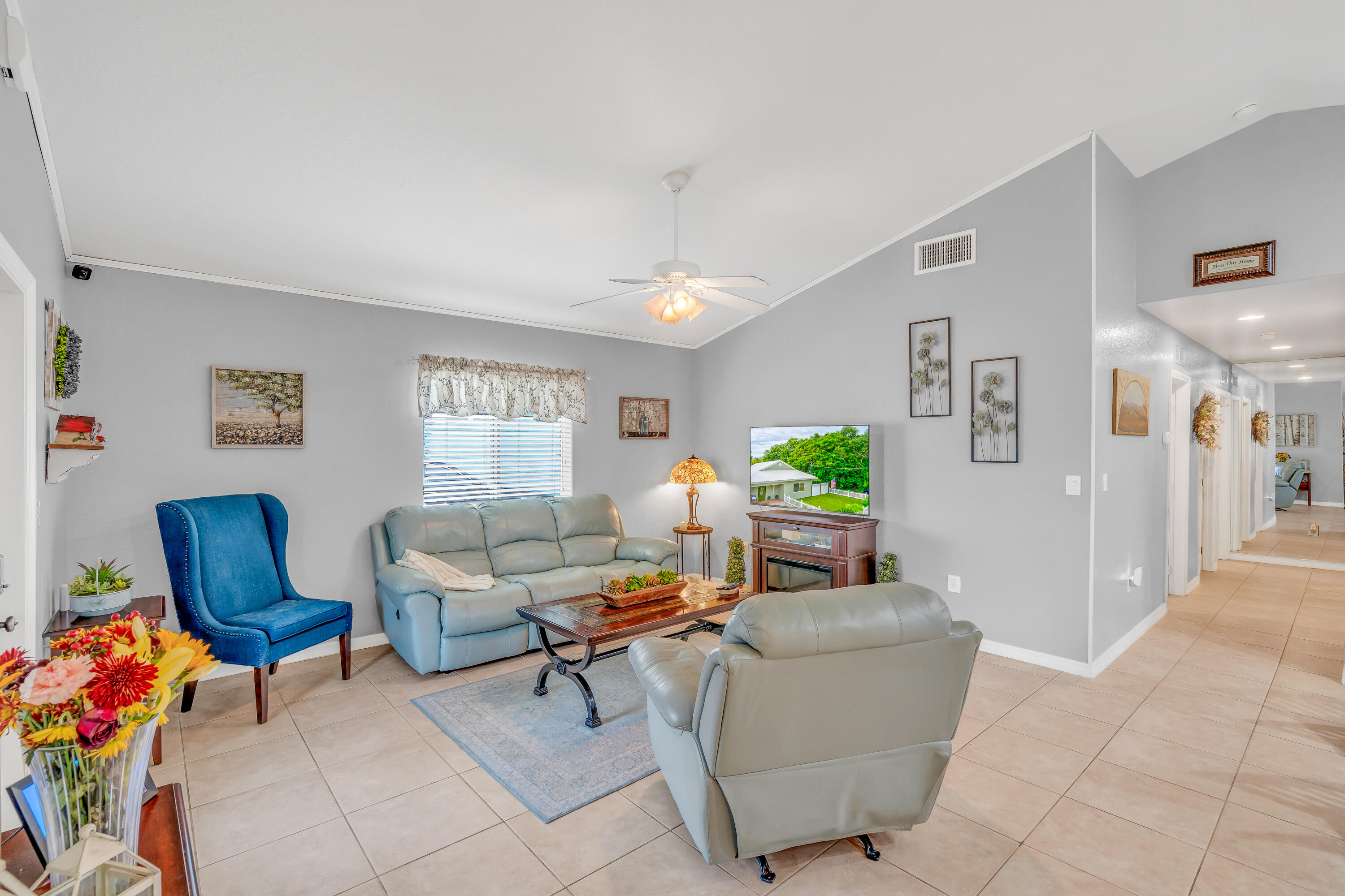 173 Hibiscus Street Property Photo 8