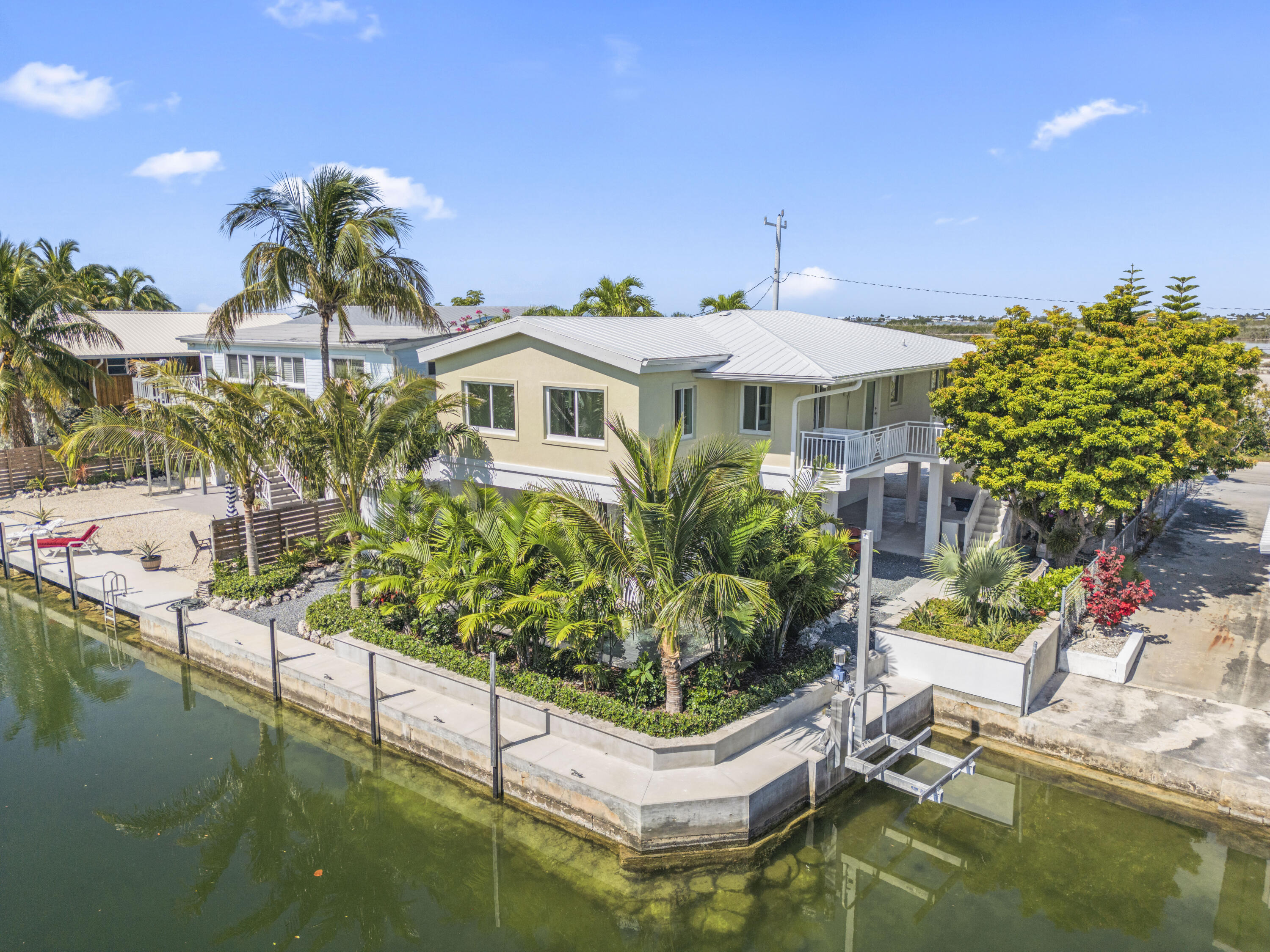 365 Pirates Road Property Photo 1
