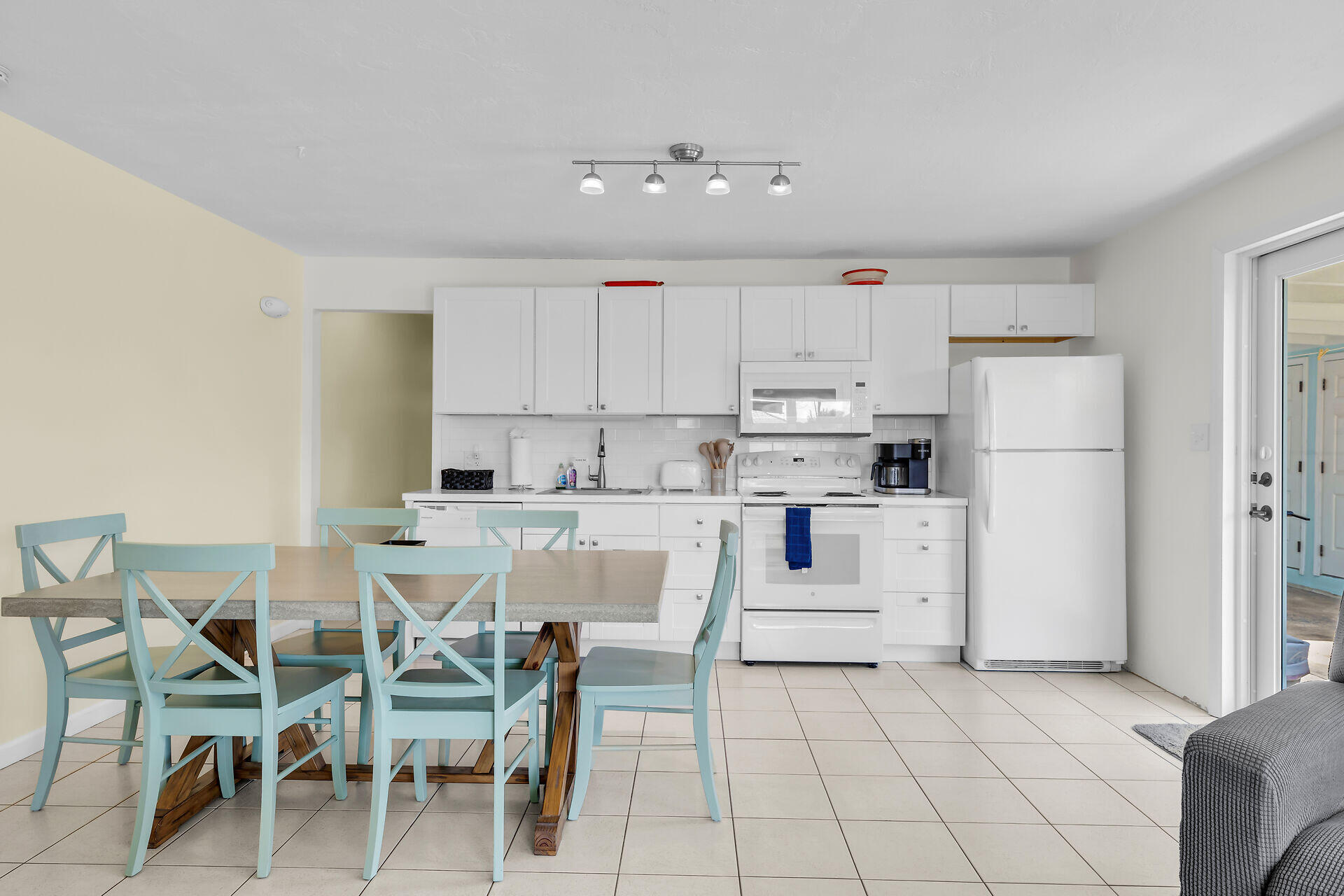 261 9th Street Property Photo 5