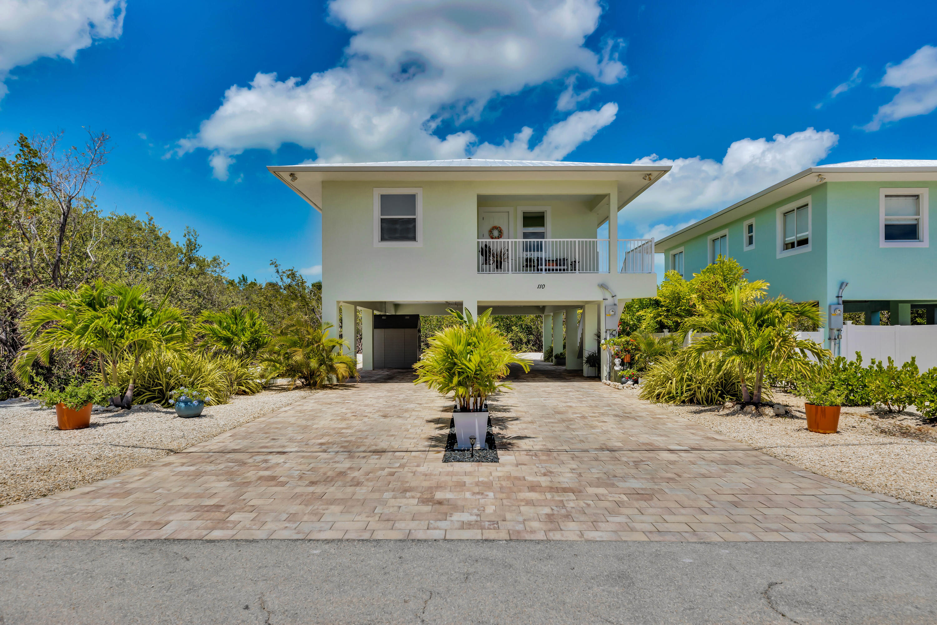 110 Santa Barbara Property Photo 4