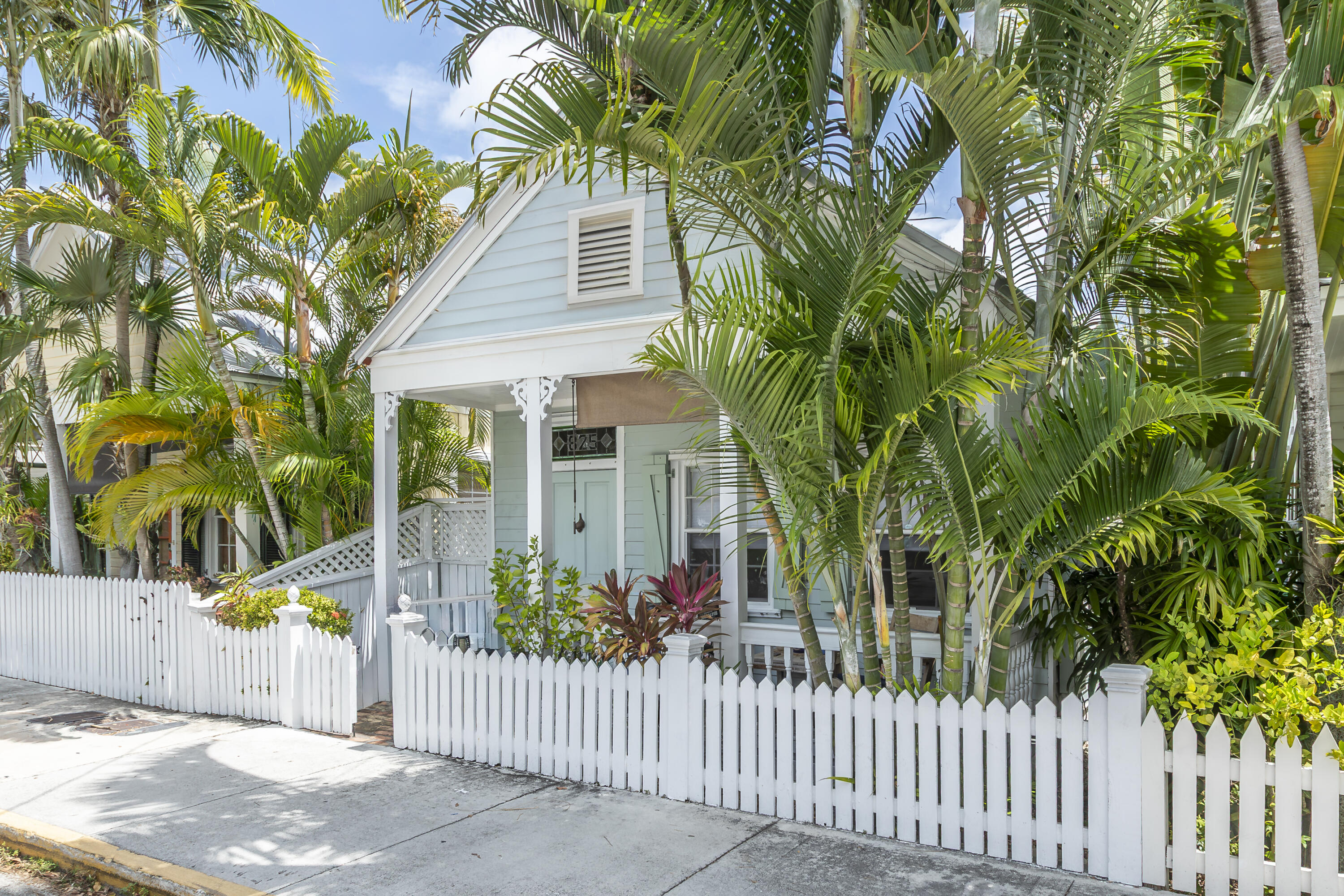 825 Elizabeth Street Property Photo 1