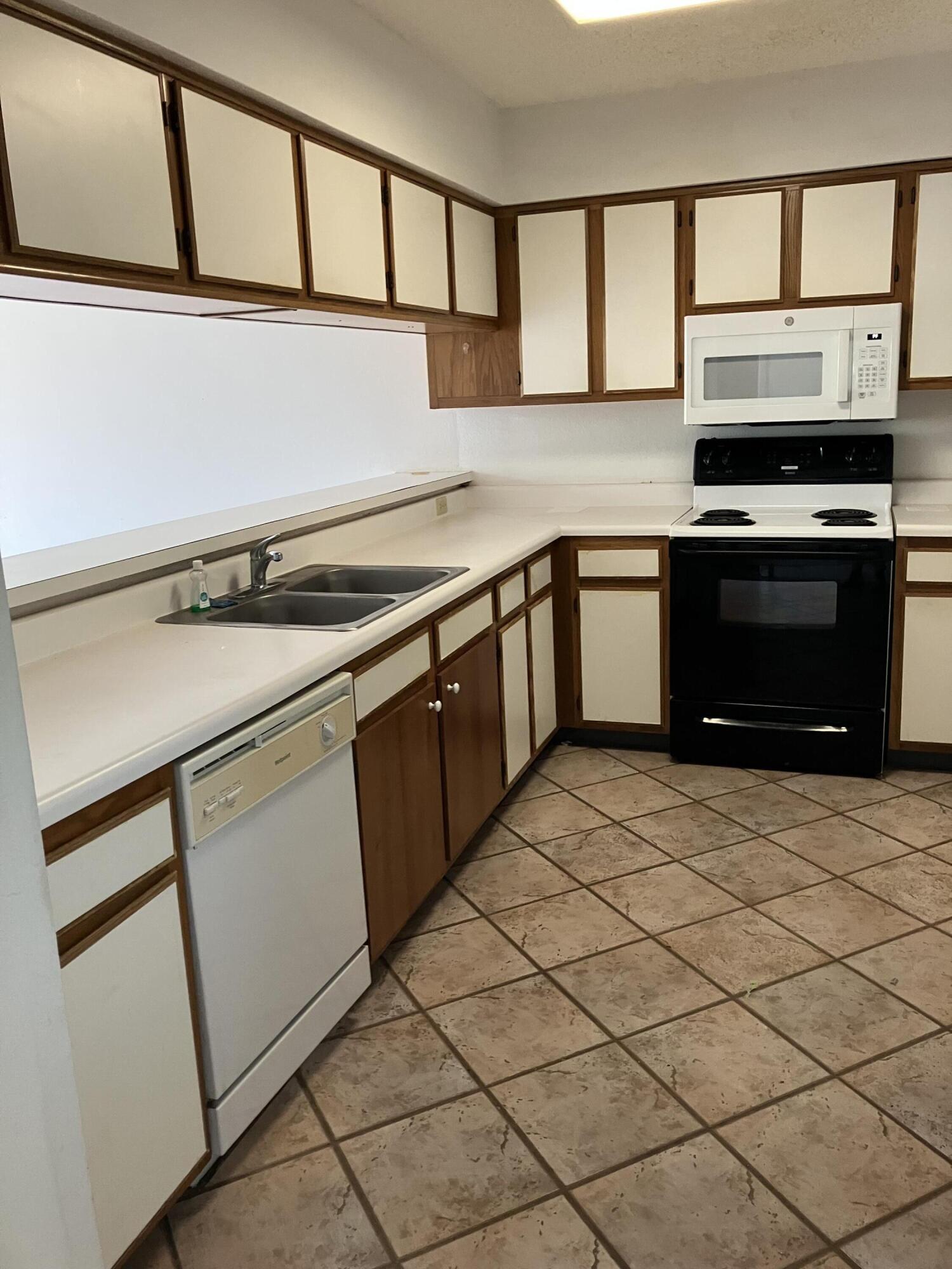 3930 S 3930 Roosevelt Boulevard, N303 Property Photo 2