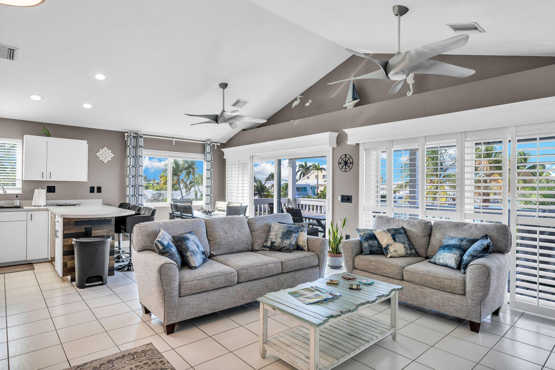 918 W Ocean Drive Property Photo 9