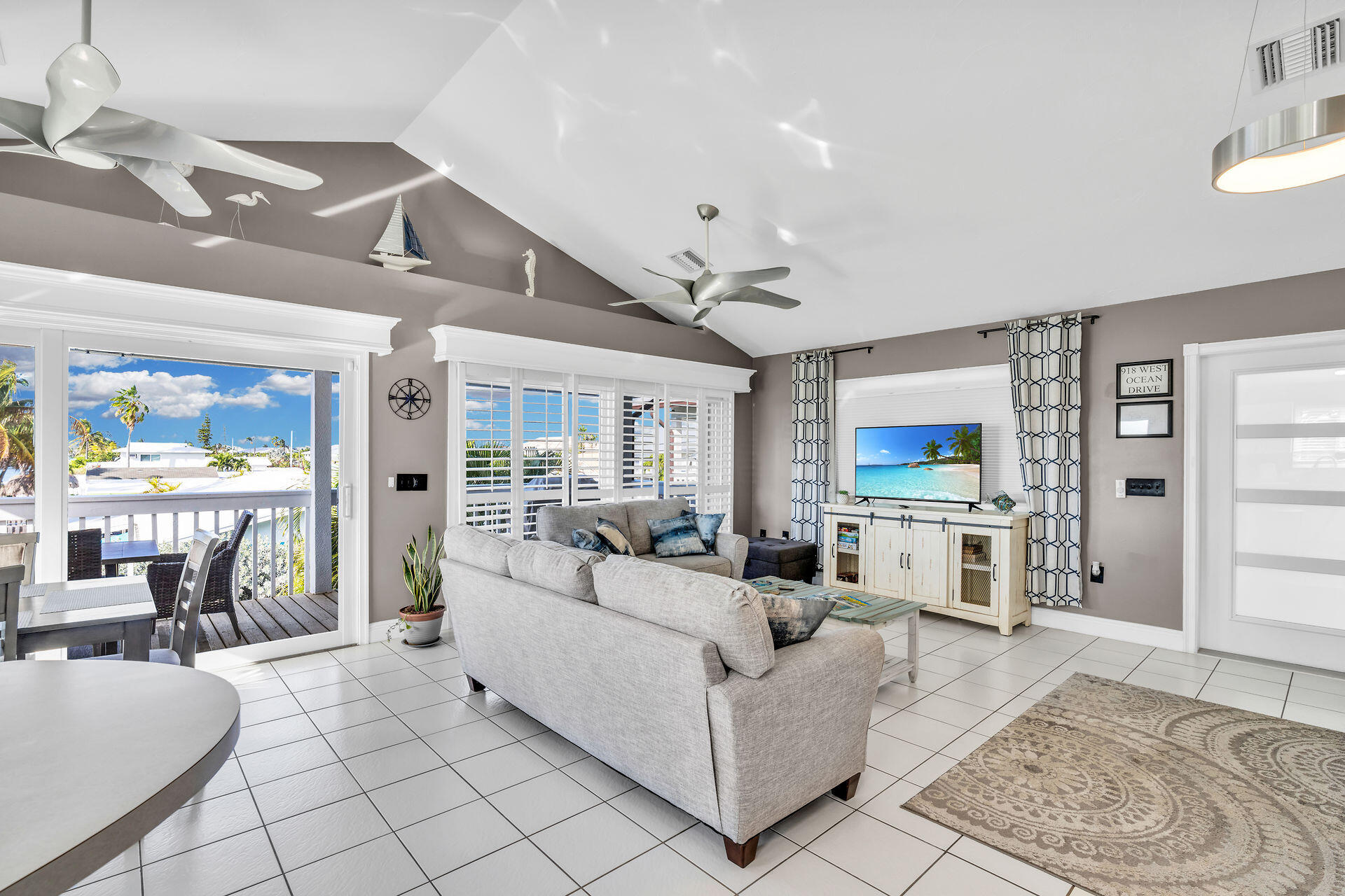 918 W Ocean Drive Property Photo 11