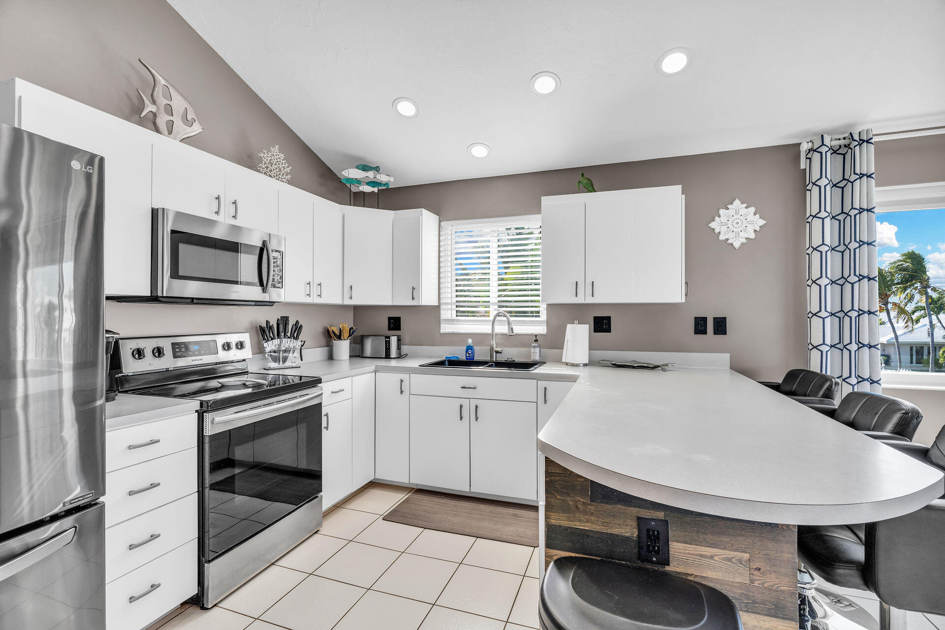 918 W Ocean Drive Property Photo 14